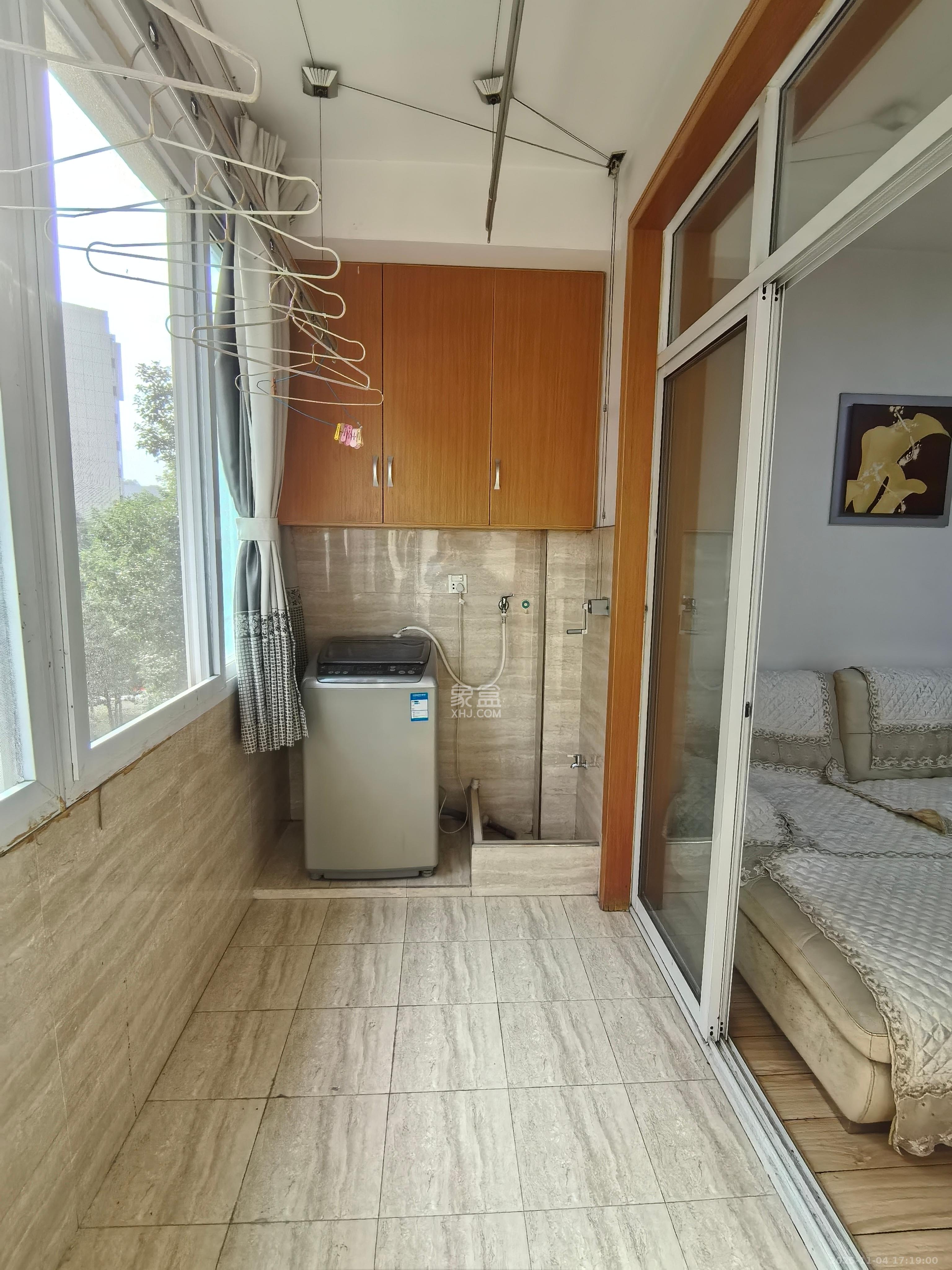 湘麓国际  2室2厅1卫    2300.0元/月室内图