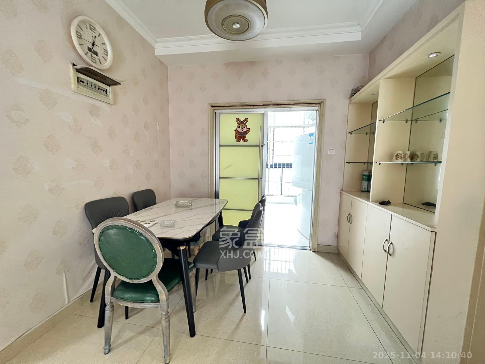 湘江世纪城咏江苑  3室2厅2卫    2400.0元/月室内图