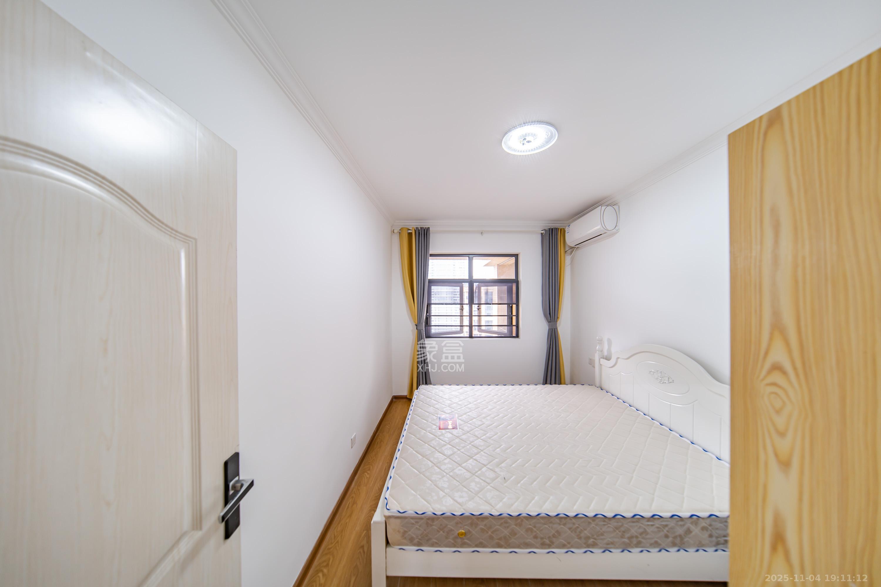 天健城  4室2厅2卫    210.0万卧室