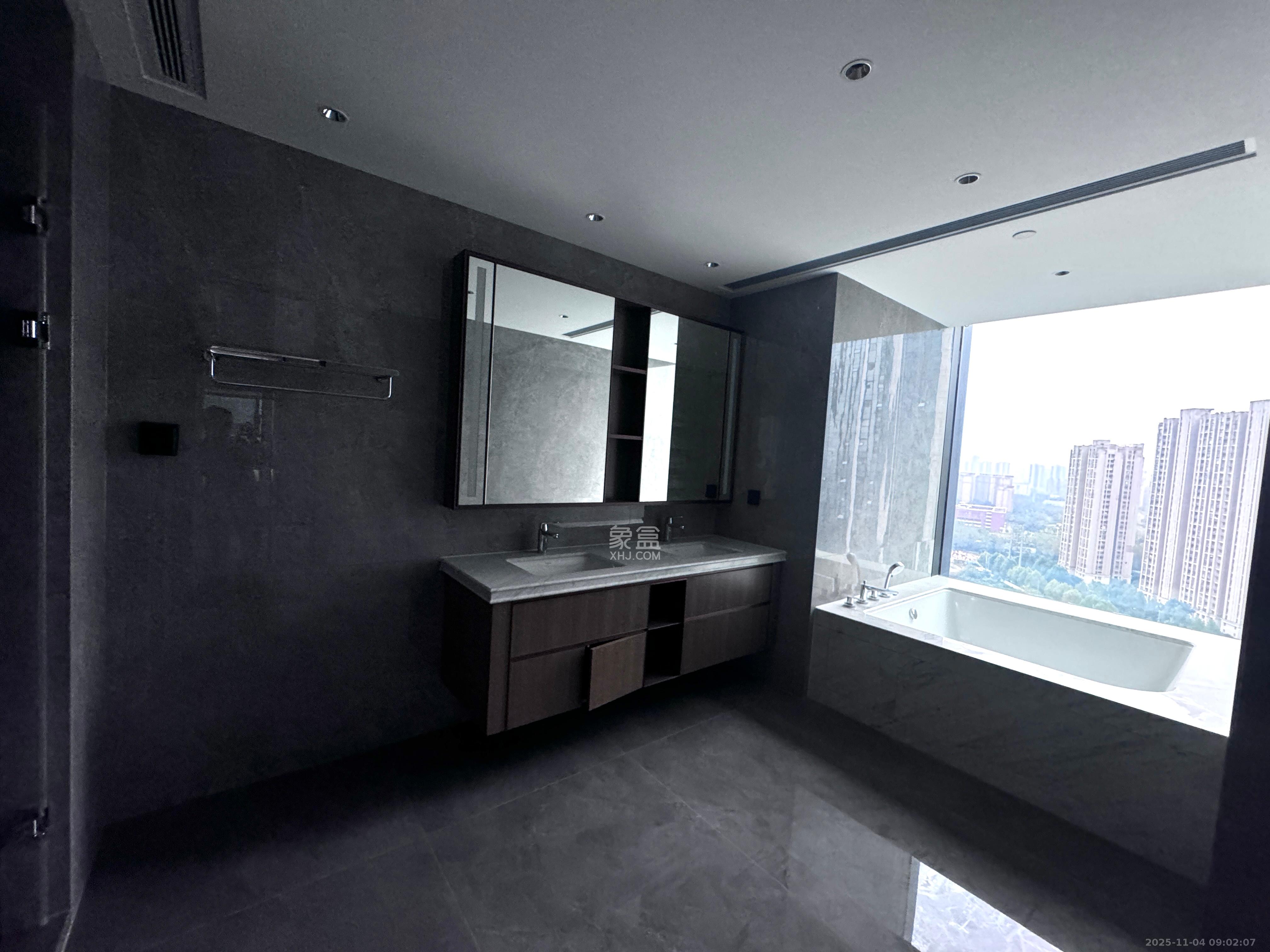 运达中央广场三期  4室2厅3卫    13000.0元/月室内图