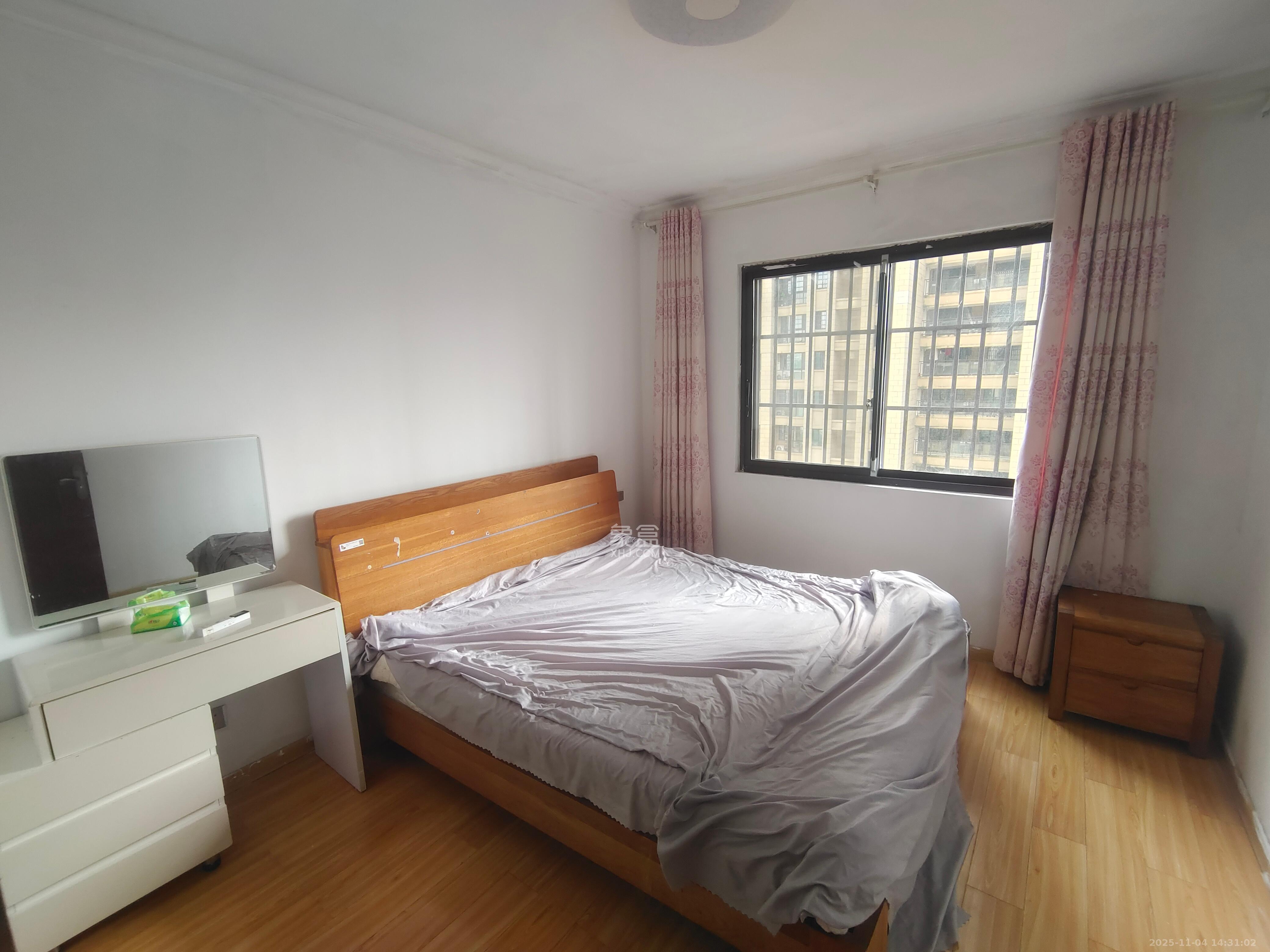 奥克斯缔壹城  3室2厅1卫    2000.0元/月室内图