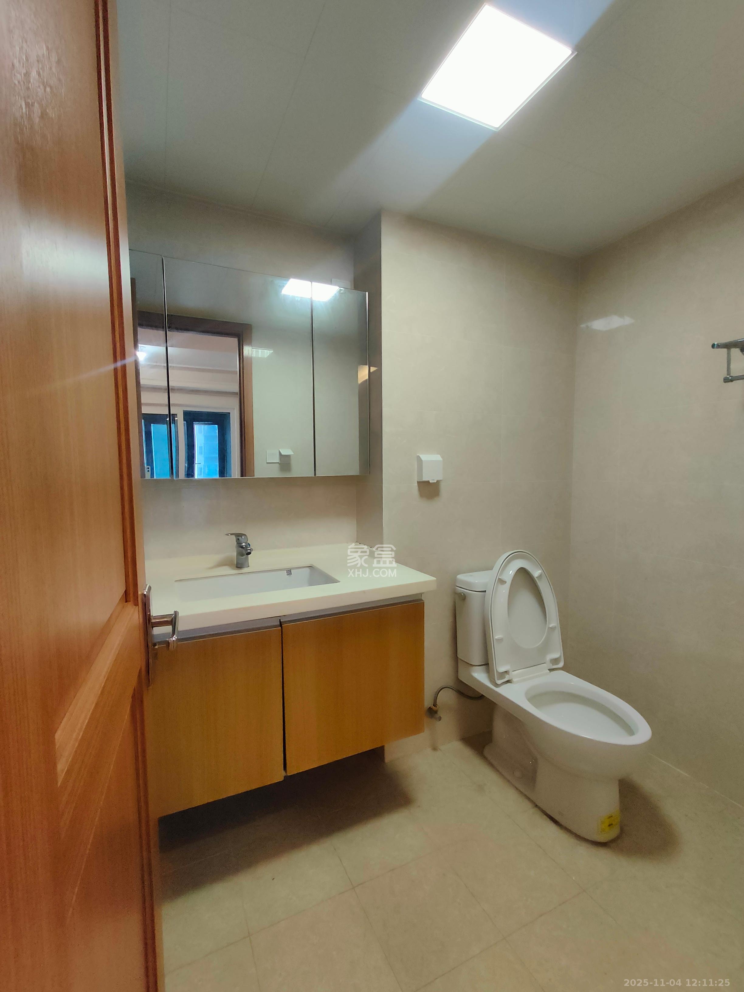 金科集美天辰  3室2厅2卫    2400.0元/月室内图