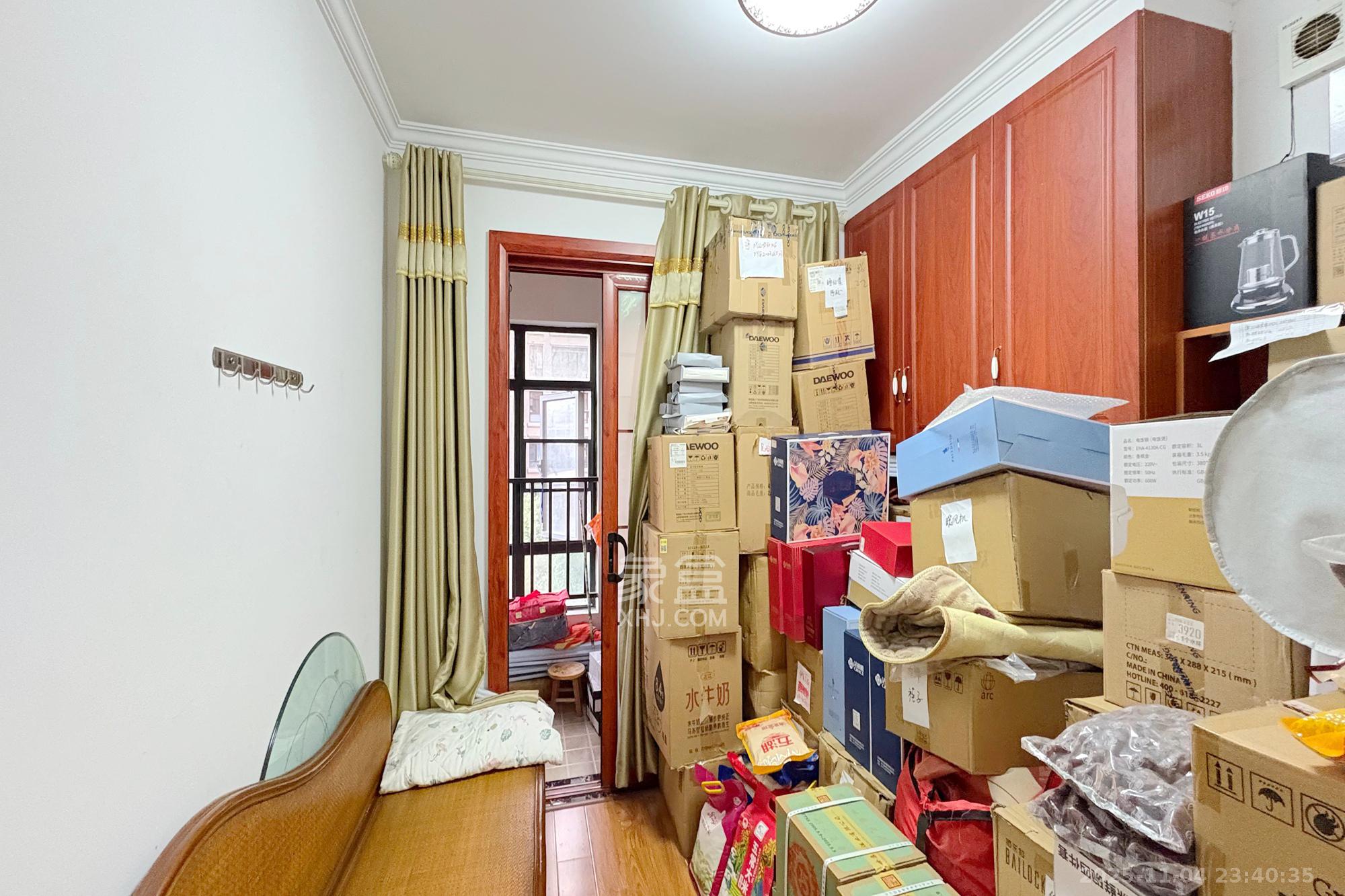 湘域城邦（湘域国际中心）  3室2厅1卫    210.0万卧室