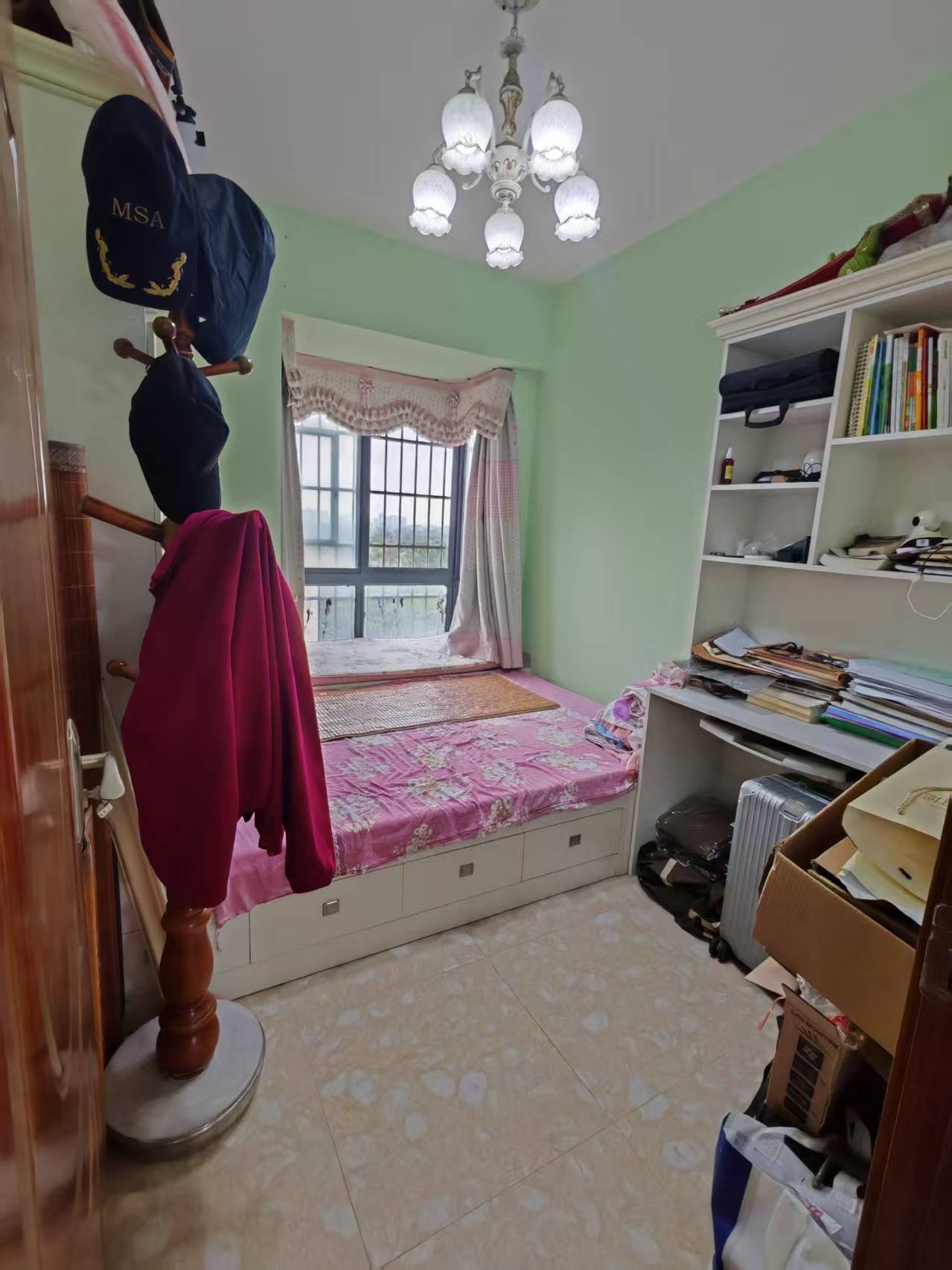 滨江花城  3室2厅1卫    118.0万客厅