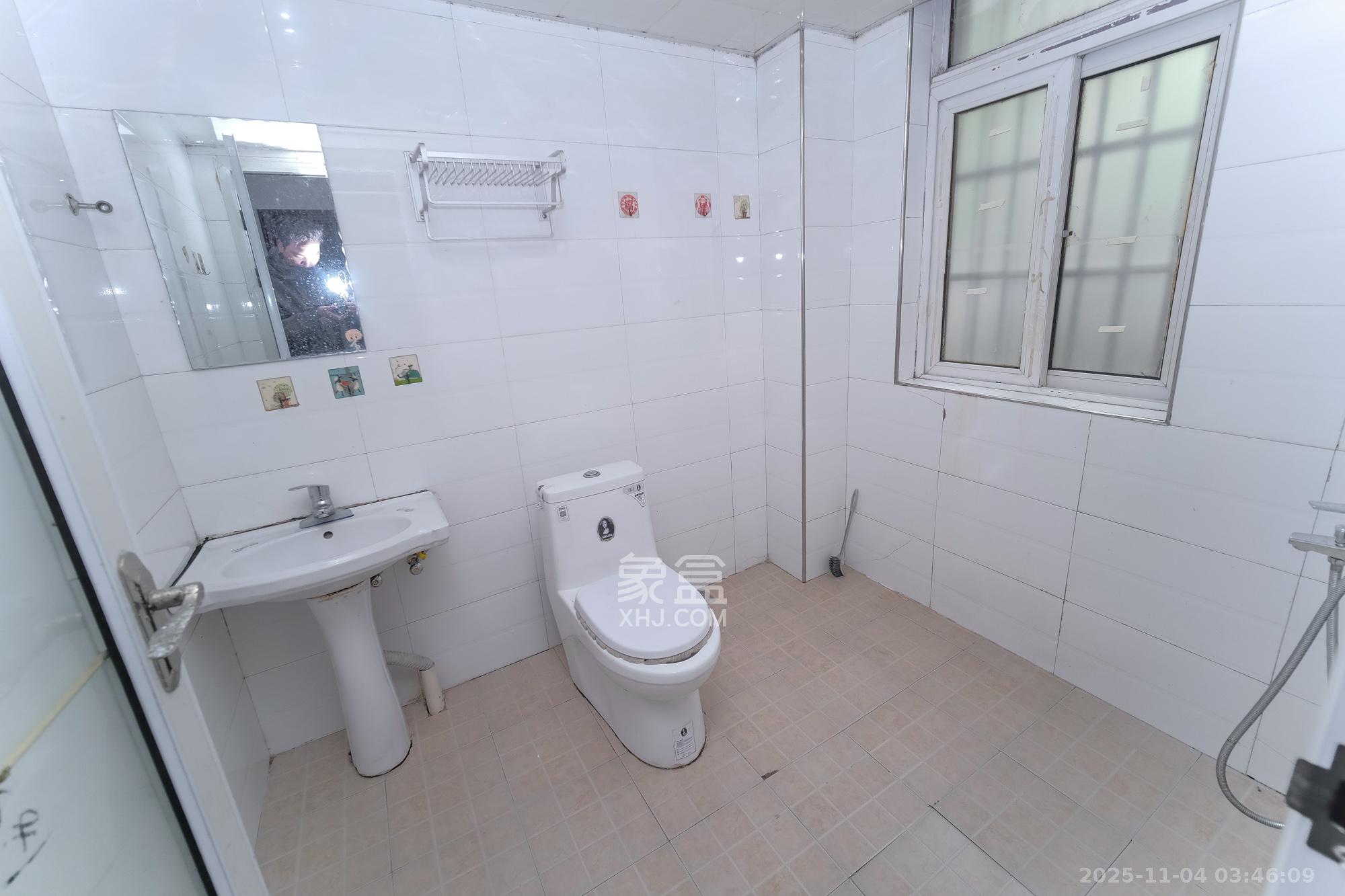 山水湾  1室2厅1卫    65.0万卫生间