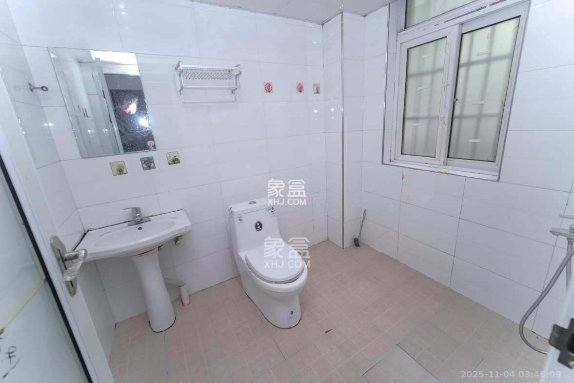 山水湾 1室2厅1卫 65.0万 山水湾 1室2厅1卫 65.0万卫生间