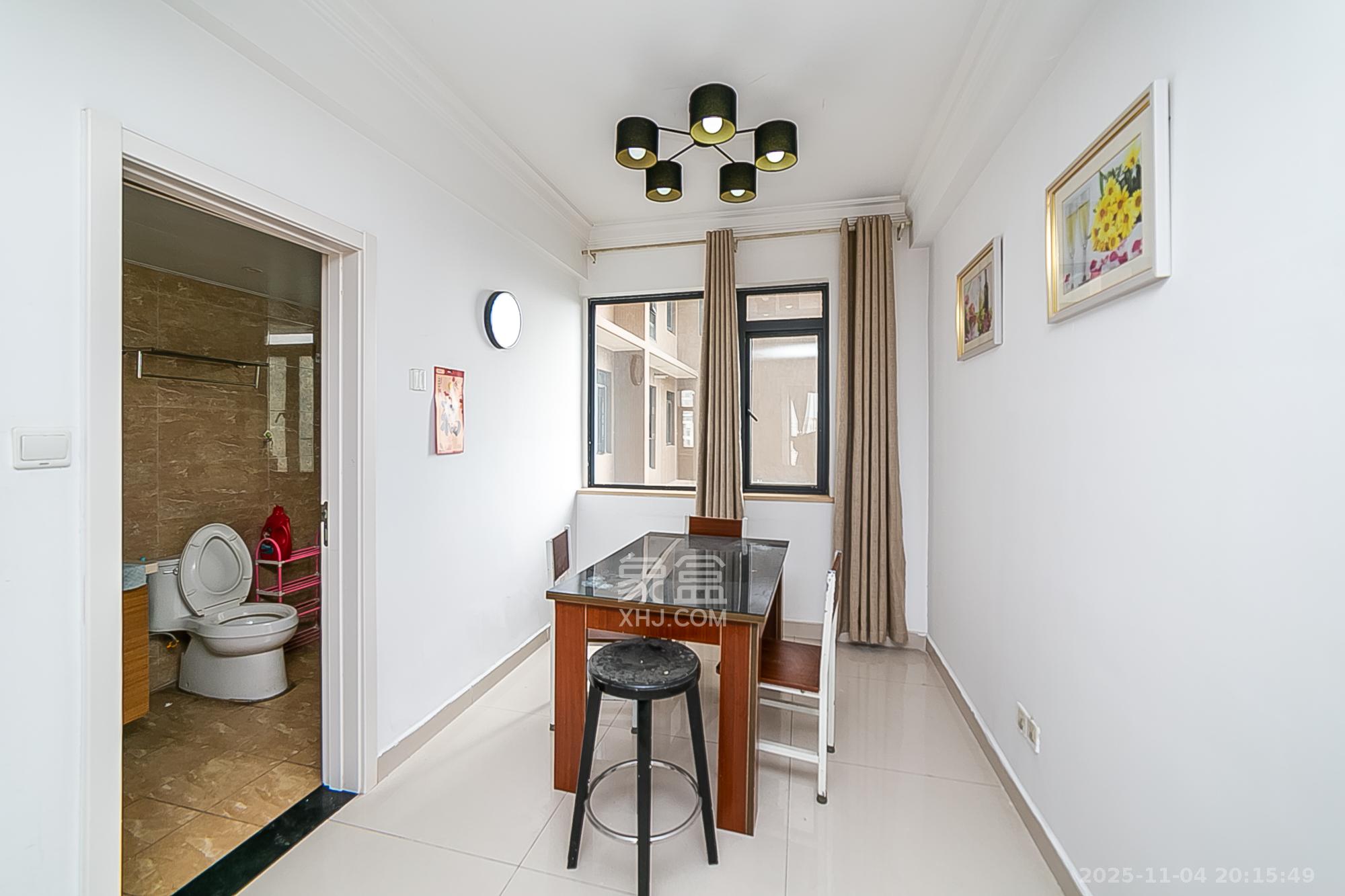 建发汇金国际  3室2厅1卫    142.0万客厅