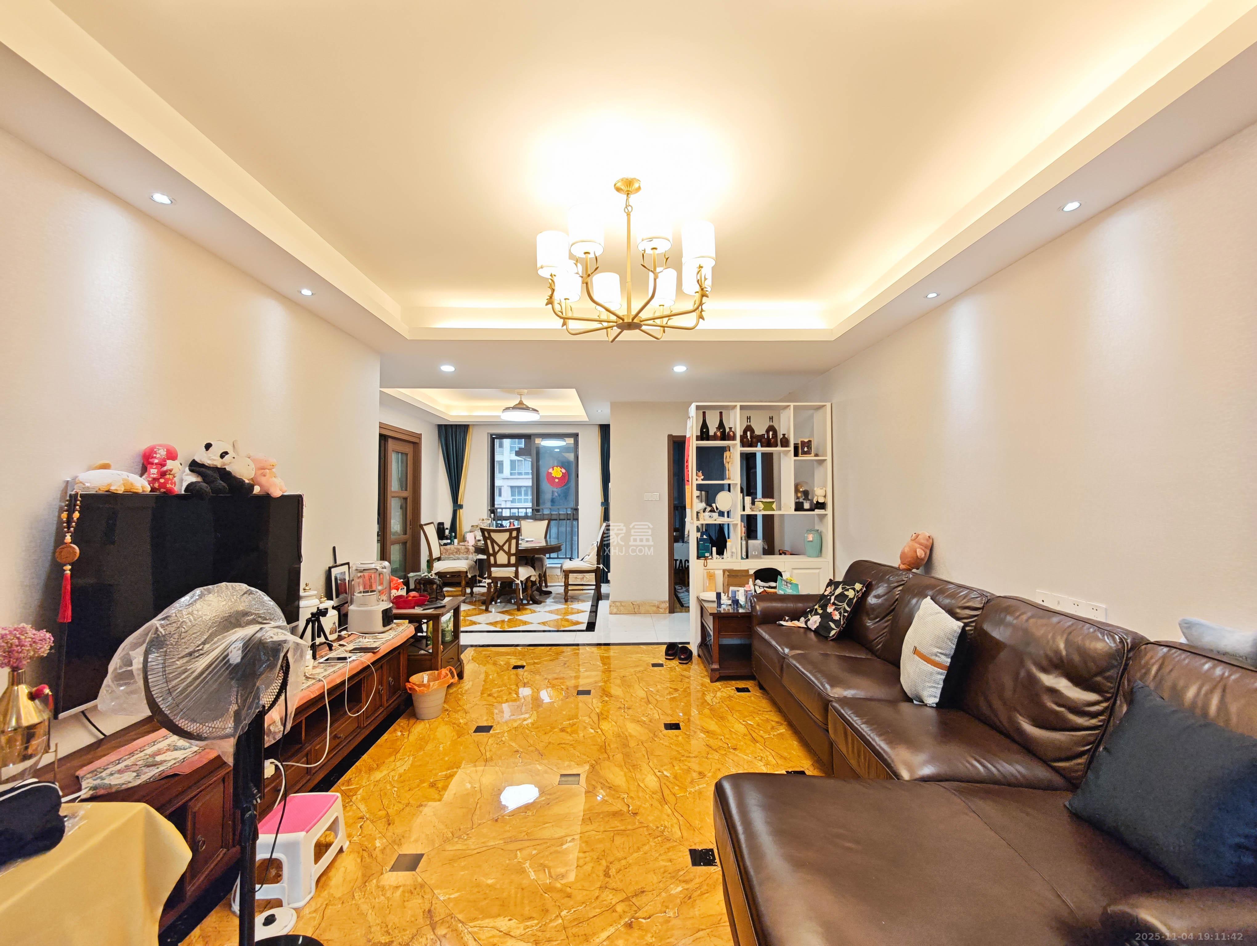 碧桂园南城首府(东宸林海) 4室2厅2卫 96.5万 碧桂园南城首府(东宸林海) 4室2厅2卫 96.5万客厅