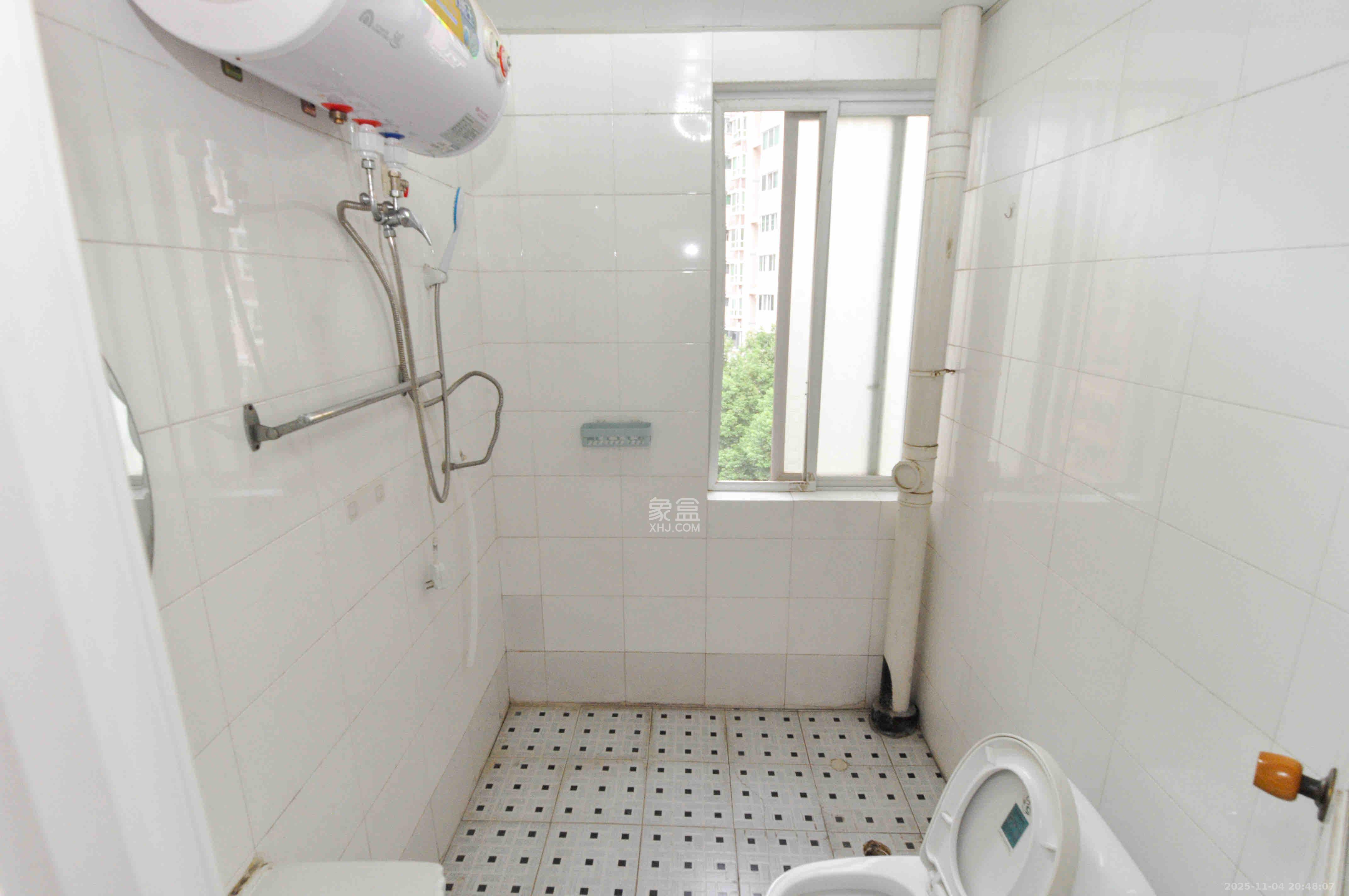 恒万西溪里  3室2厅1卫    3000.0元/月室内图