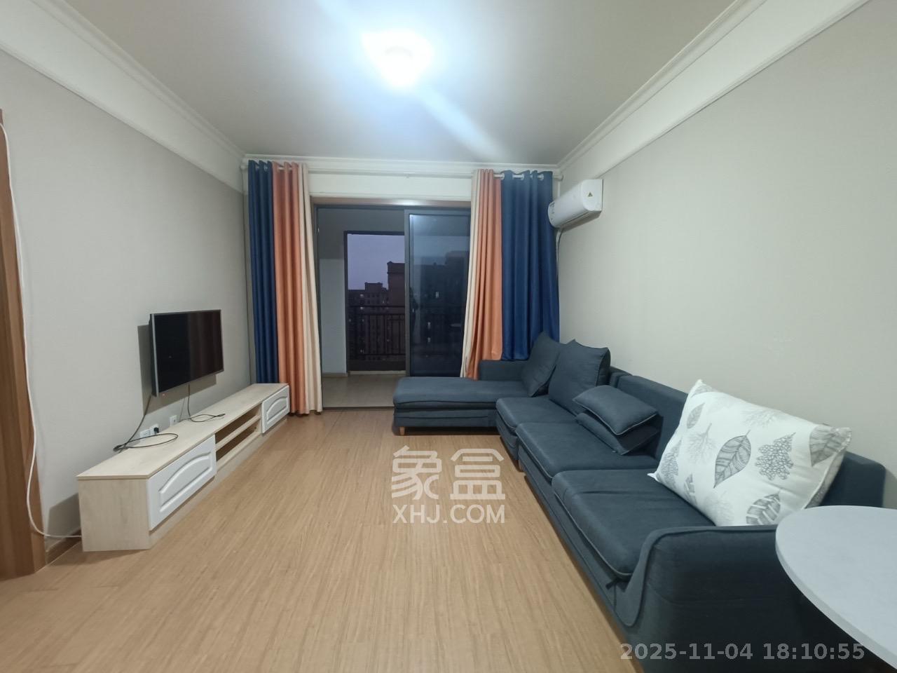 麓谷小镇  3室1厅2卫    2300.0元/月