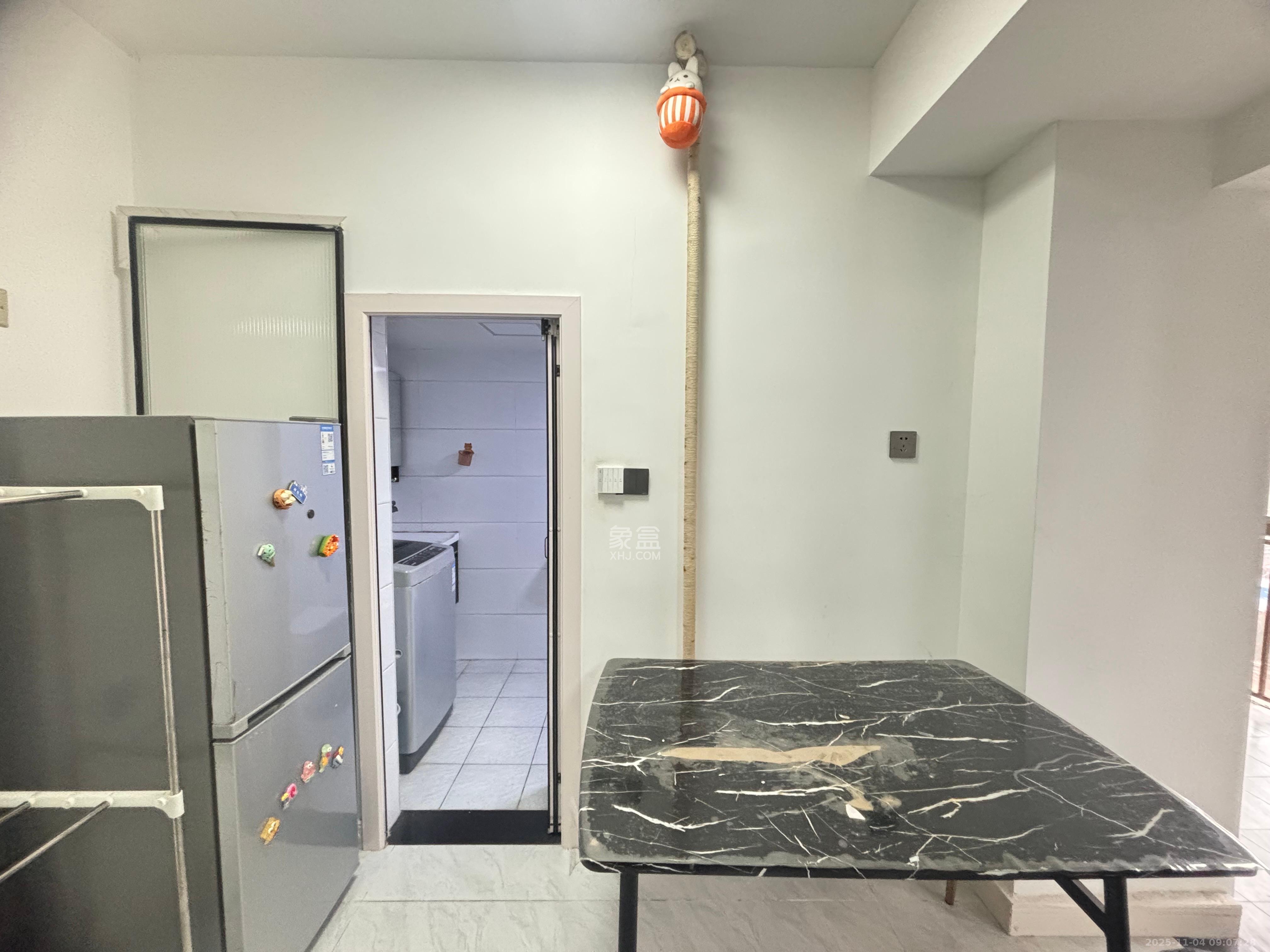 都市春天  1室1厅1卫    1900.0元/月室内图