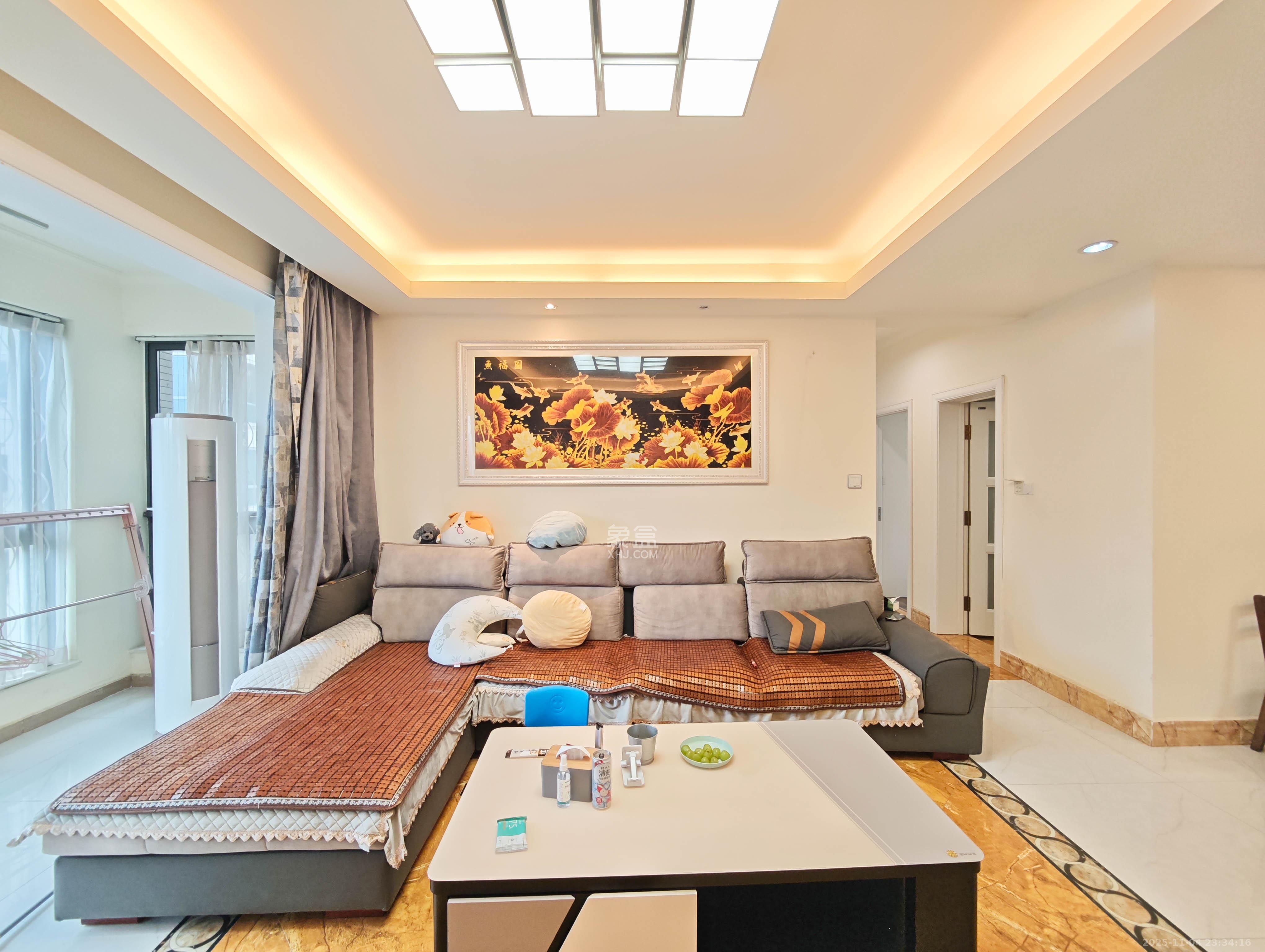 碧桂园南城首府(东宸林海) 4室2厅2卫 120.0万 碧桂园南城首府(东宸林海) 4室2厅2卫 120.0万客厅