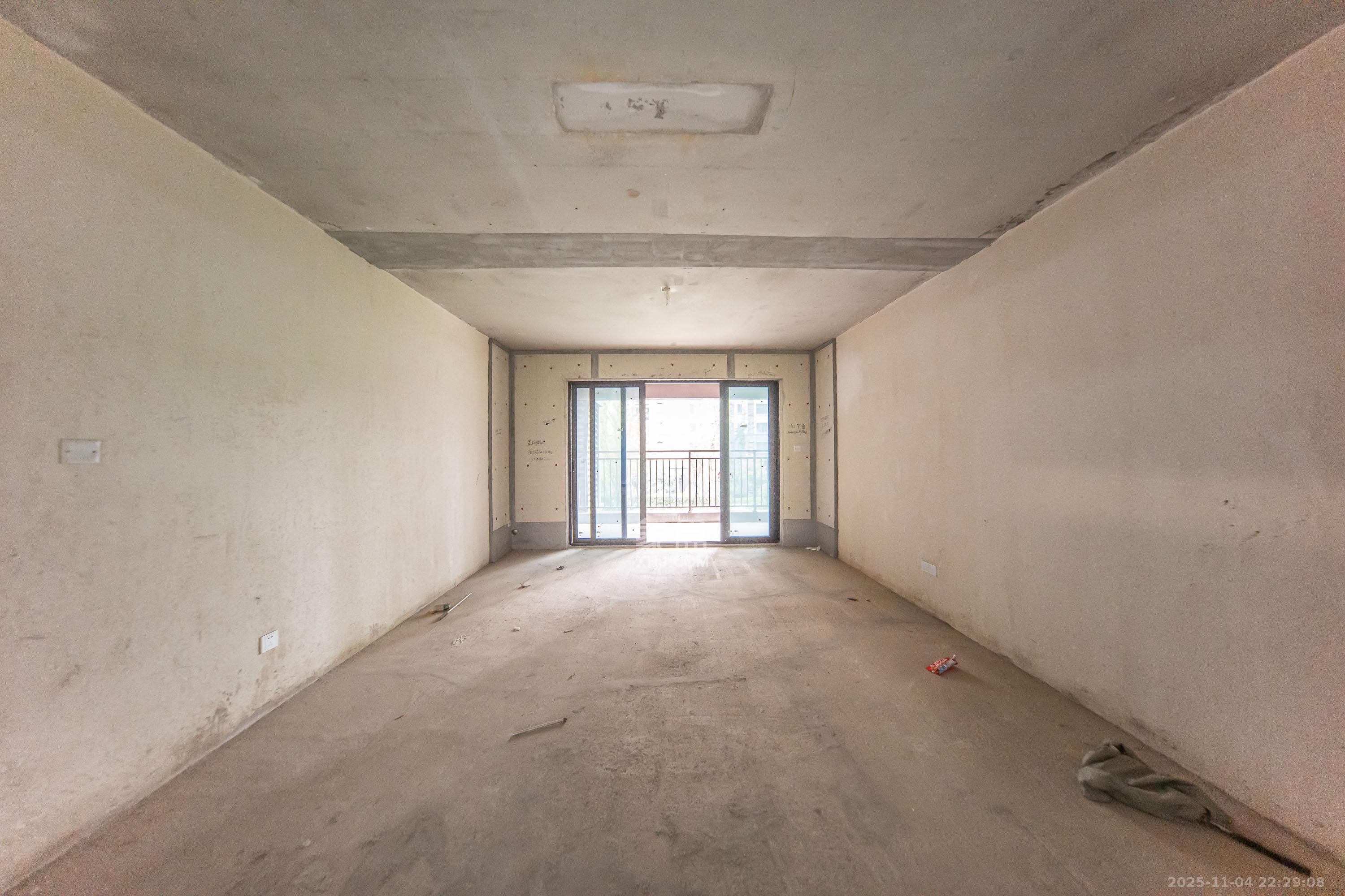 城发恒伟星雅韵（恒伟星辉苑）  4室2厅2卫    199.8万客厅