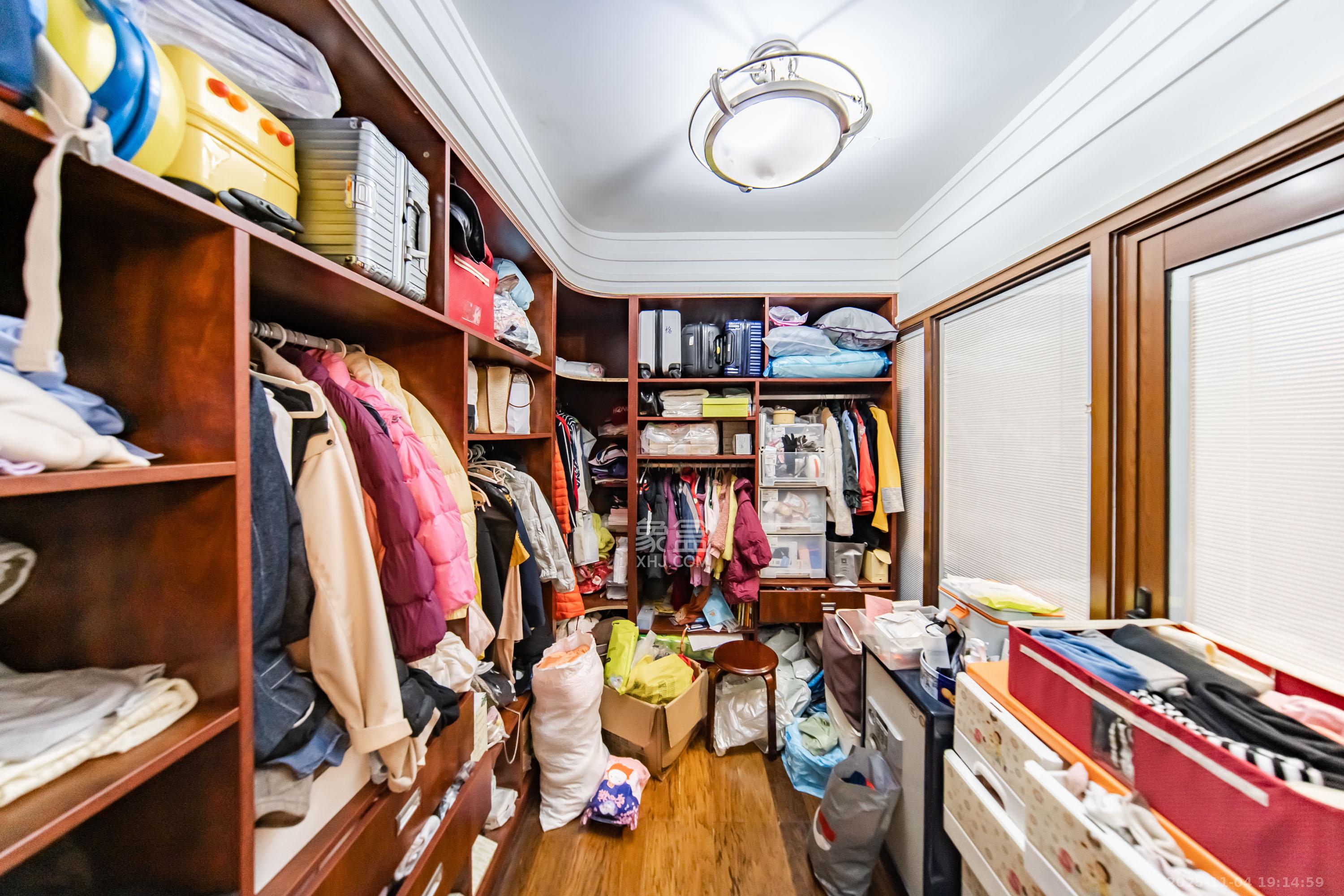 华盛新外滩  4室2厅1卫    230.0万其他