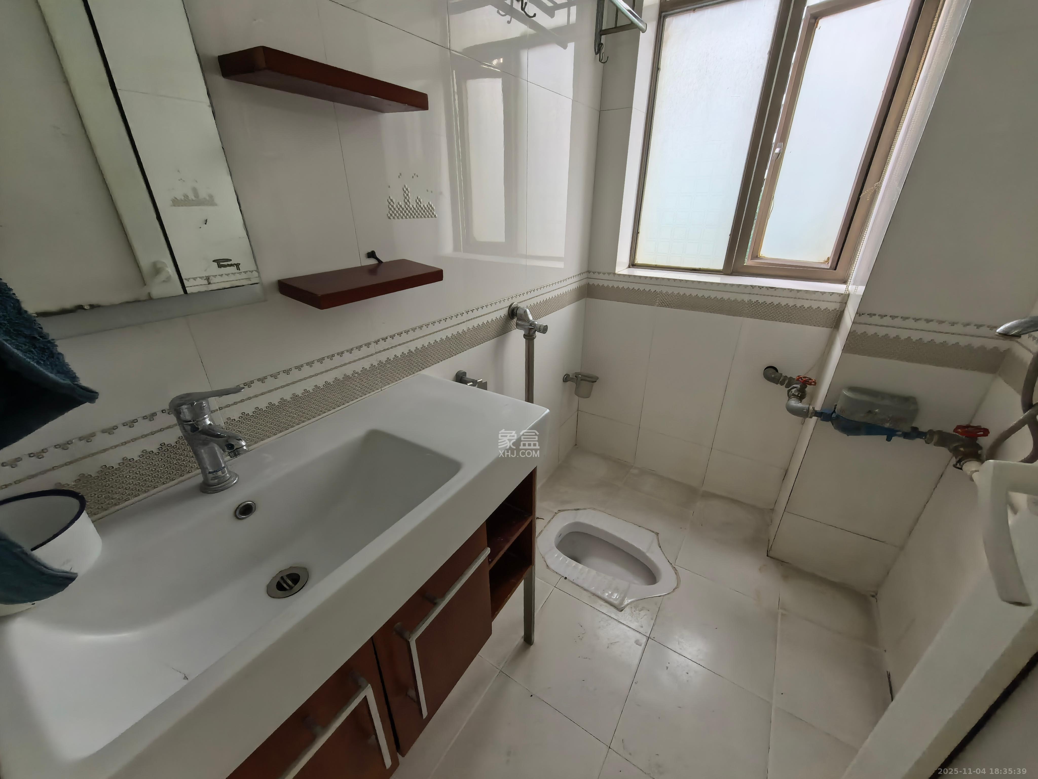 佳天雅苑 3室2厅1卫 2600.0元/月 佳天雅苑 3室2厅1卫 2600.0元/月室内图