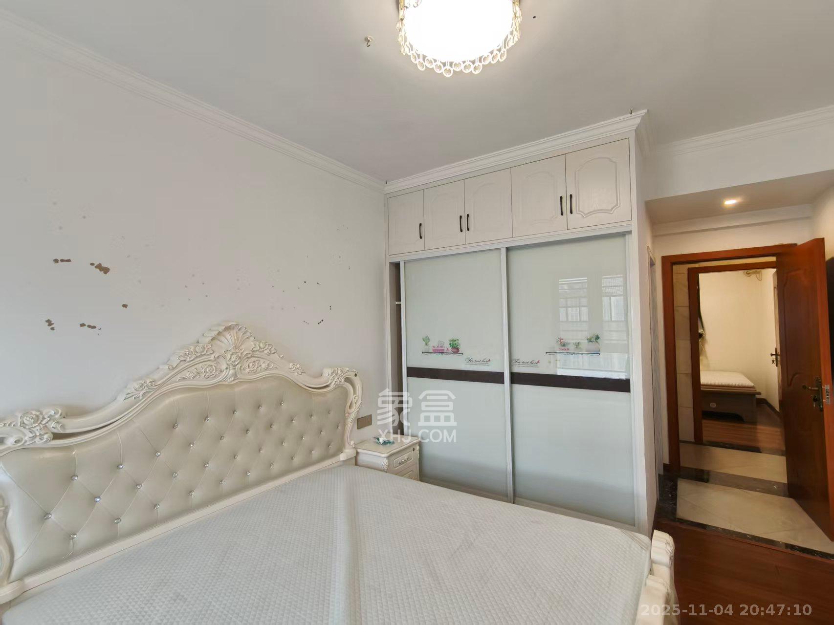 龙湖碧桂园天宸原著 3室2厅2卫 3500.0元/月 龙湖碧桂园天宸原著 3室2厅2卫 3500.0元/月室内图