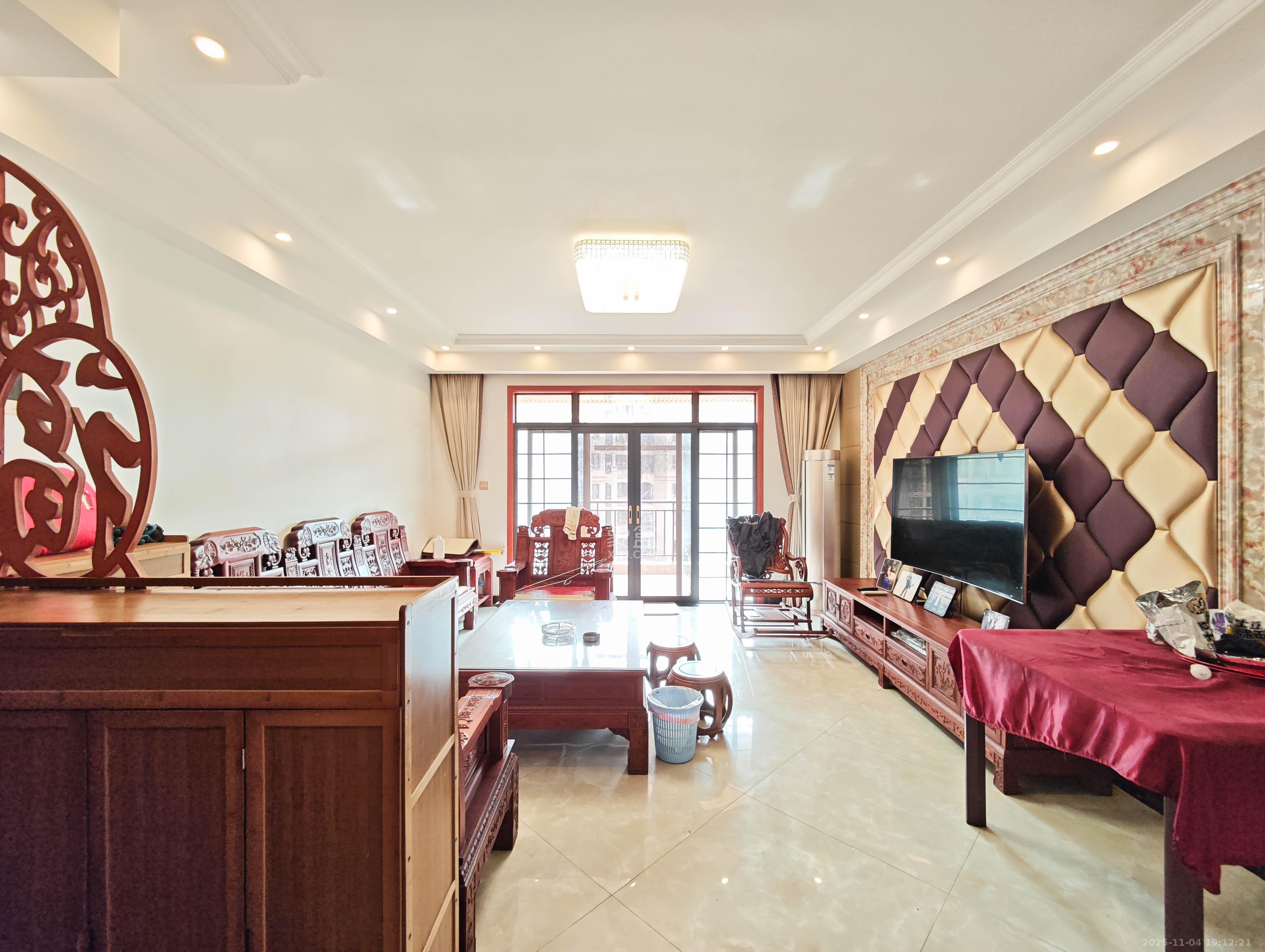 宏聚地中海 4室2厅2卫 158.0万 宏聚地中海 4室2厅2卫 158.0万客厅