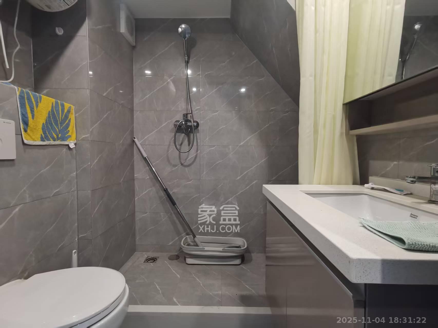 中一鲲出（鲲鹏府）  2室1厅1卫    2400.0元/月室内图