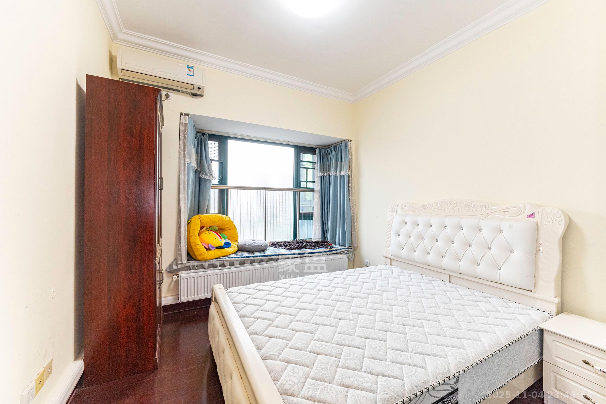 恒大翡翠华庭 3室2厅2卫 94.0万 恒大翡翠华庭 3室2厅2卫 94.0万卧室