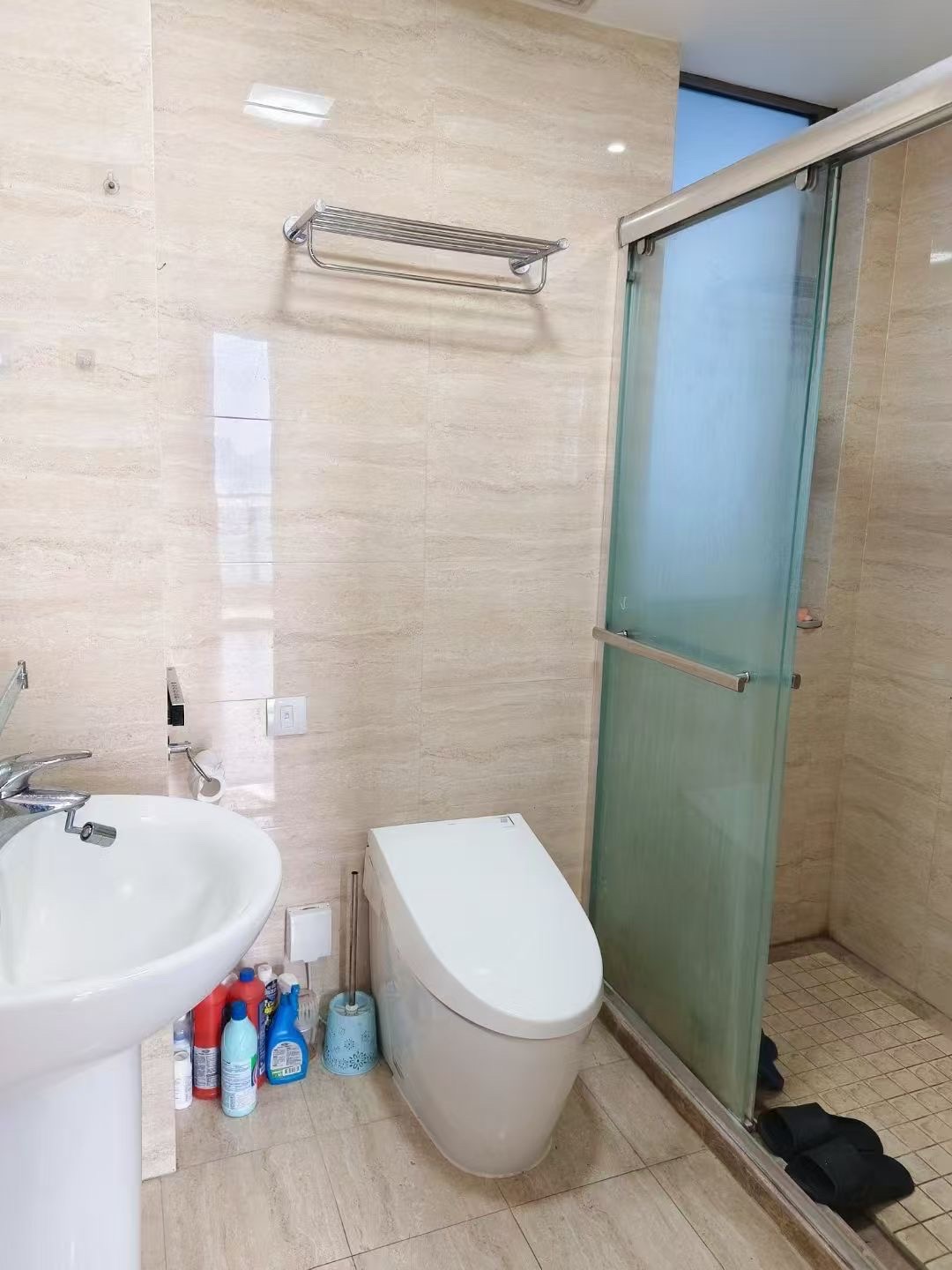 外滩中心 1室1厅1卫 2300.0元/月 外滩中心 1室1厅1卫 2300.0元/月室内图