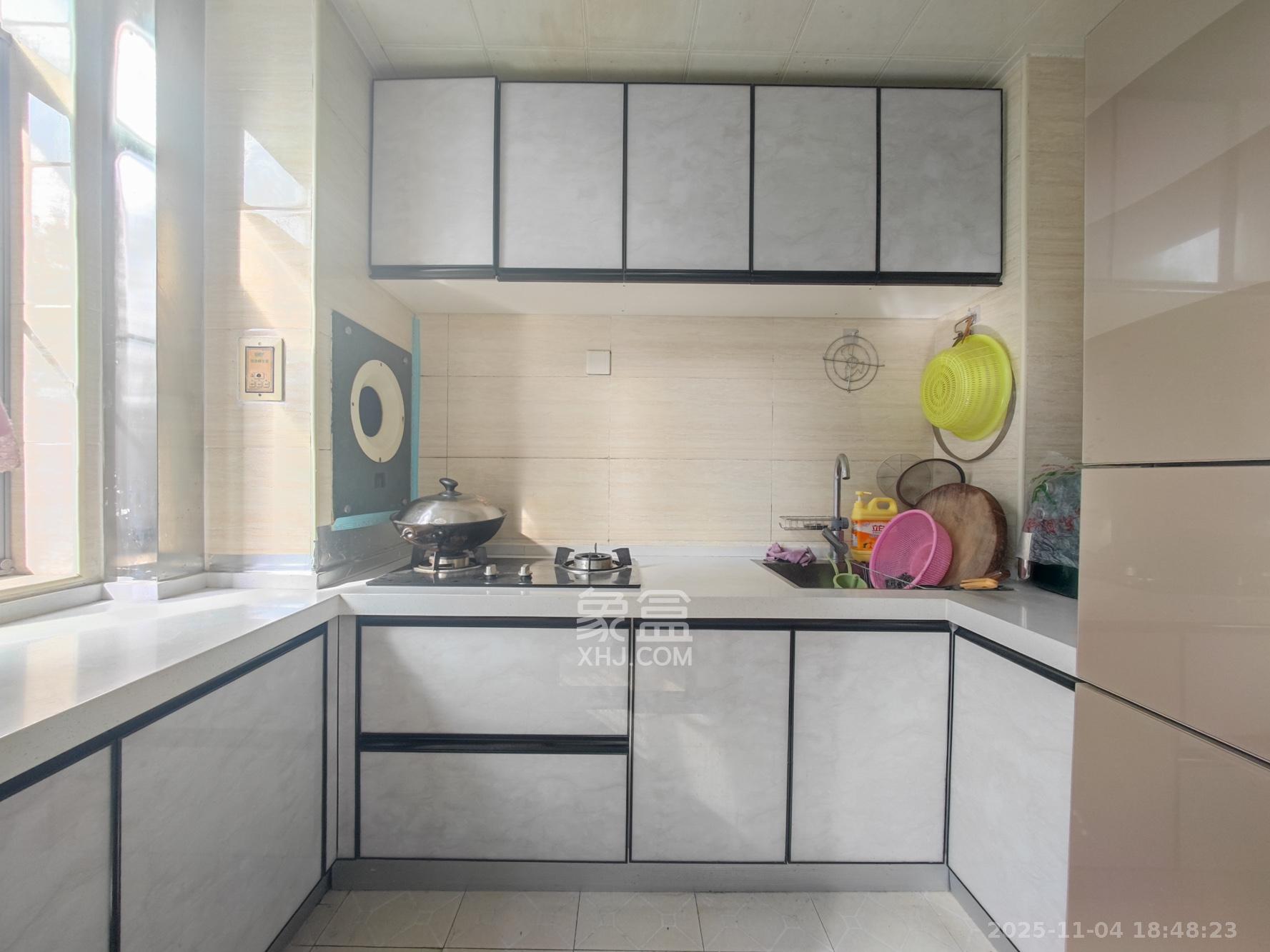 颐和佳园  3室2厅1卫    66.0万厨房