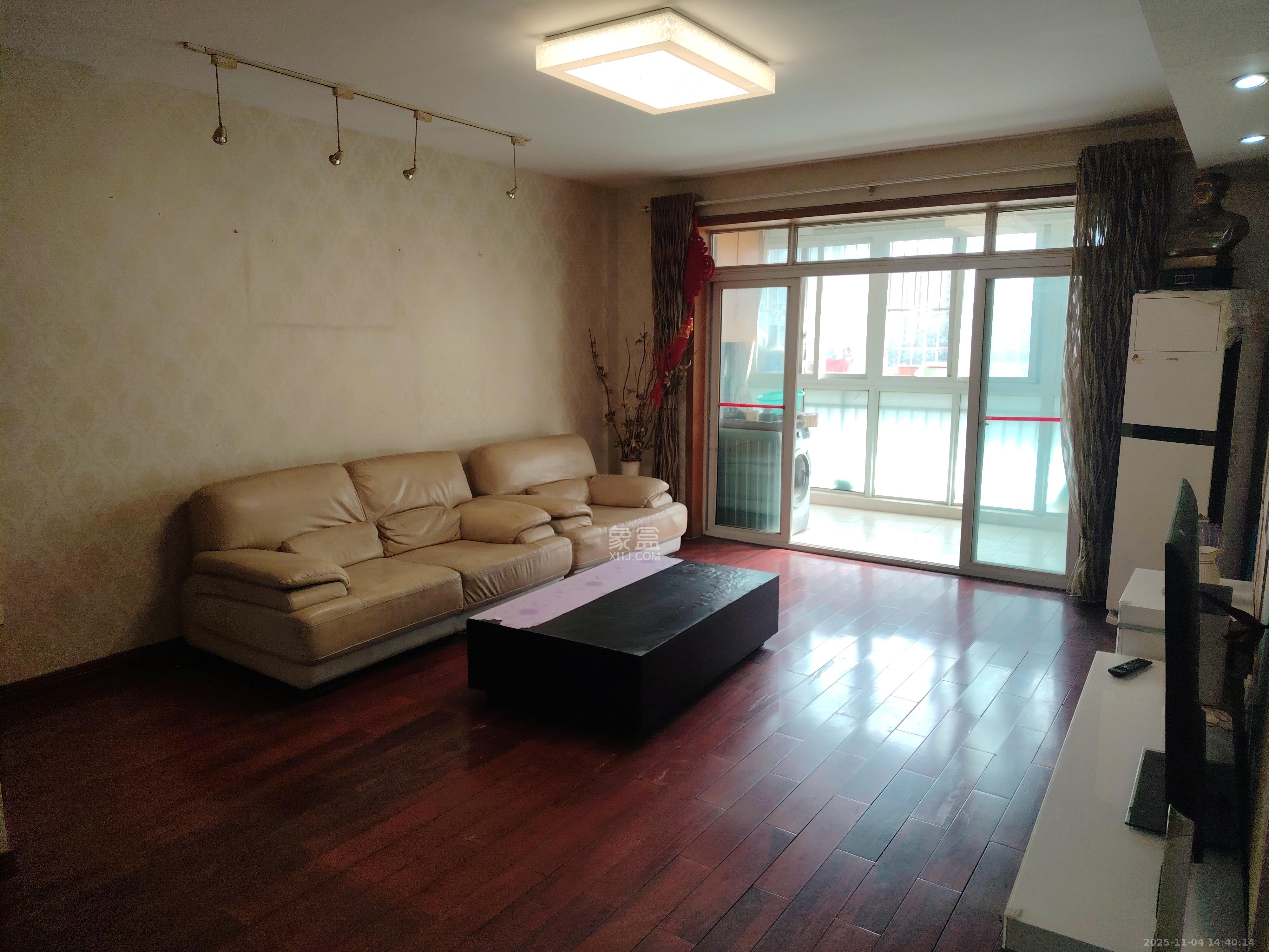 梅苑家园  3室2厅2卫    1800.0元/月