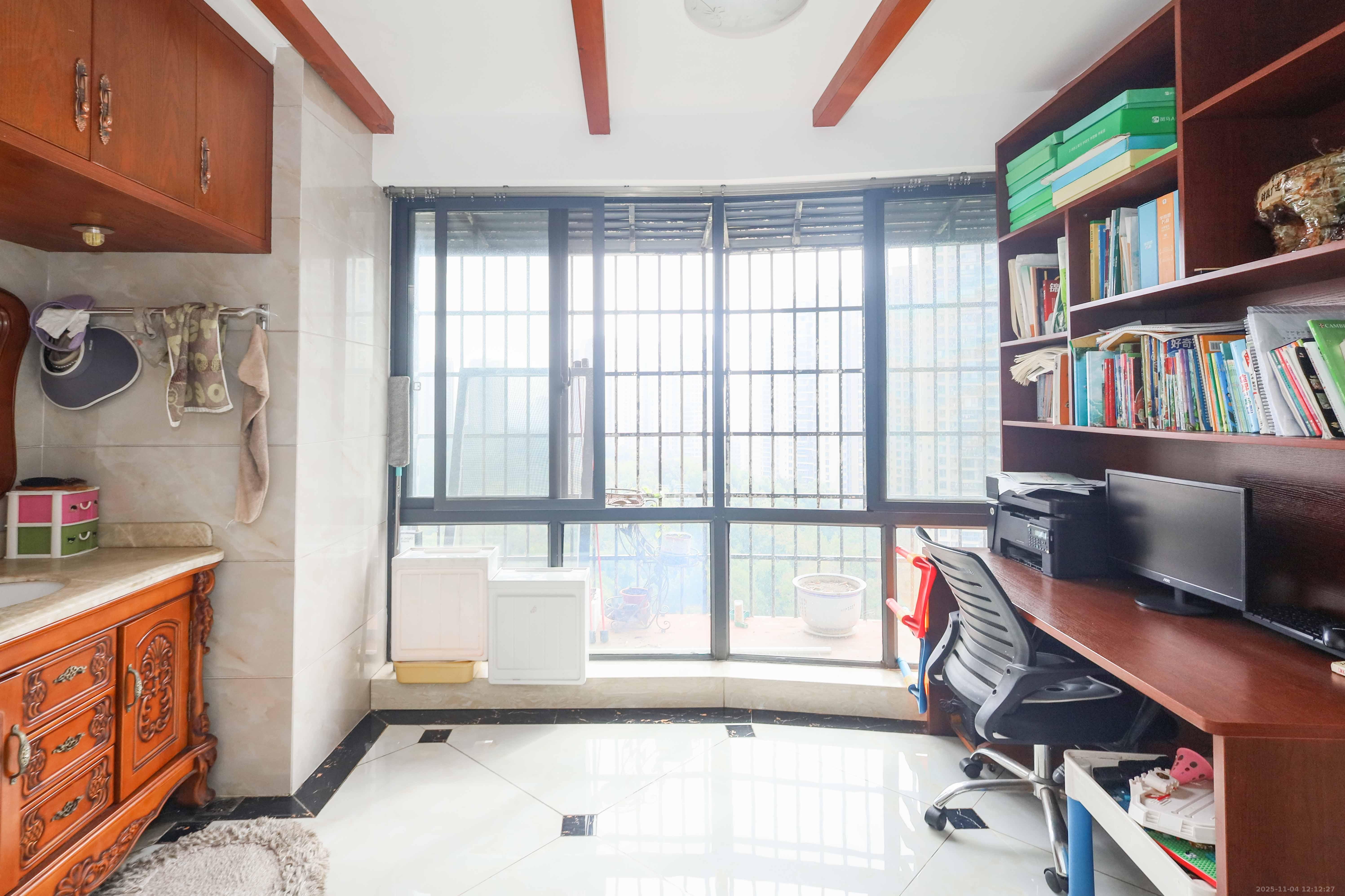 保利麓谷林语C区  3室2厅1卫    89.0万阳台