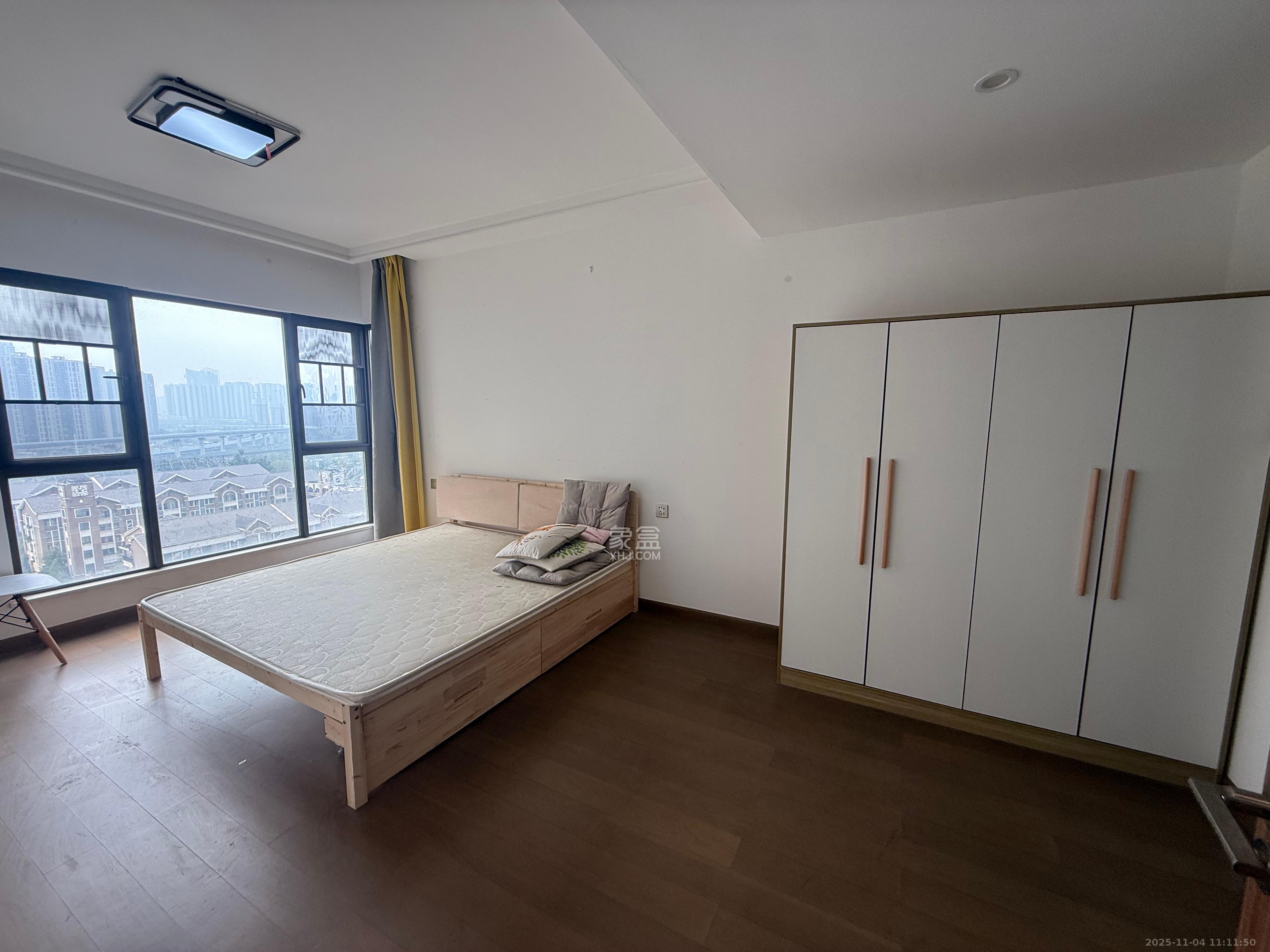 阳光城尚东湾蜜桃园 4室2厅2卫 2800.0元/月 阳光城尚东湾蜜桃园 4室2厅2卫 2800.0元/月室内图