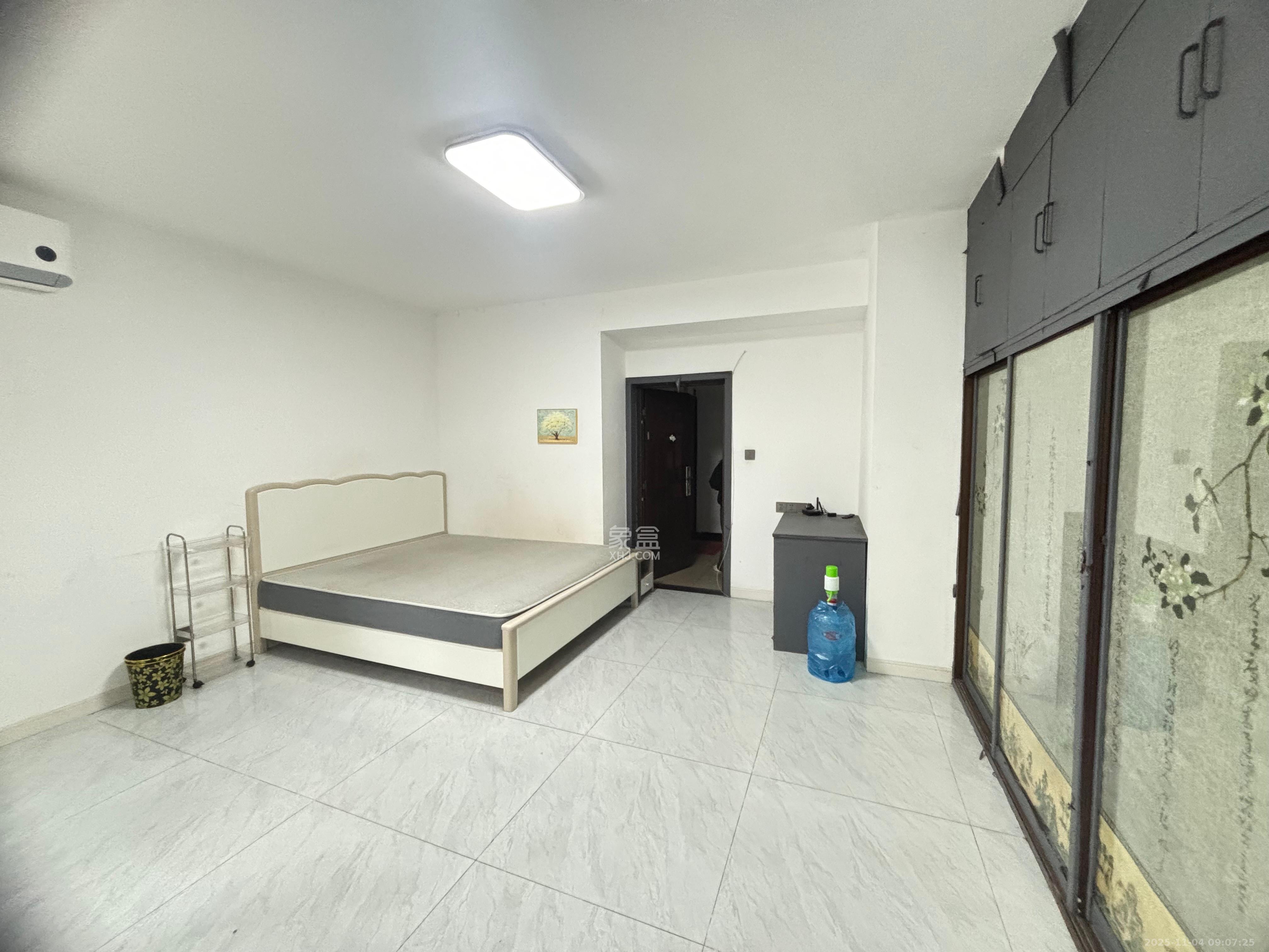 都市春天  1室1厅1卫    1900.0元/月室内图