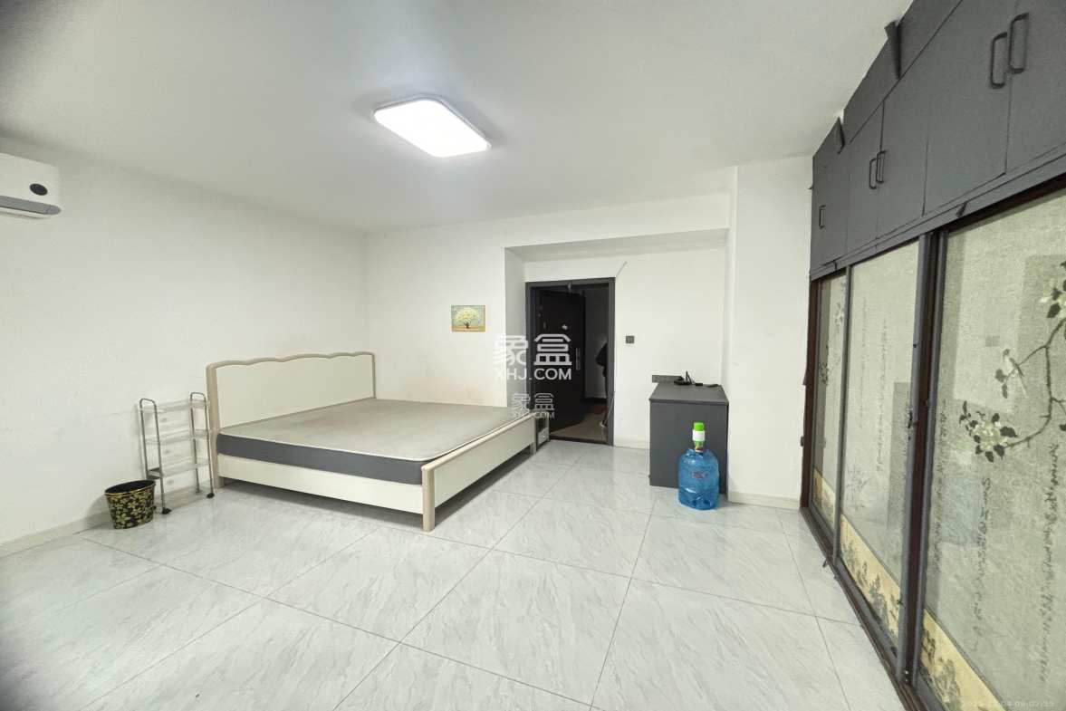 都市春天 1室1厅1卫 1900.0元/月 都市春天 1室1厅1卫 1900.0元/月室内图