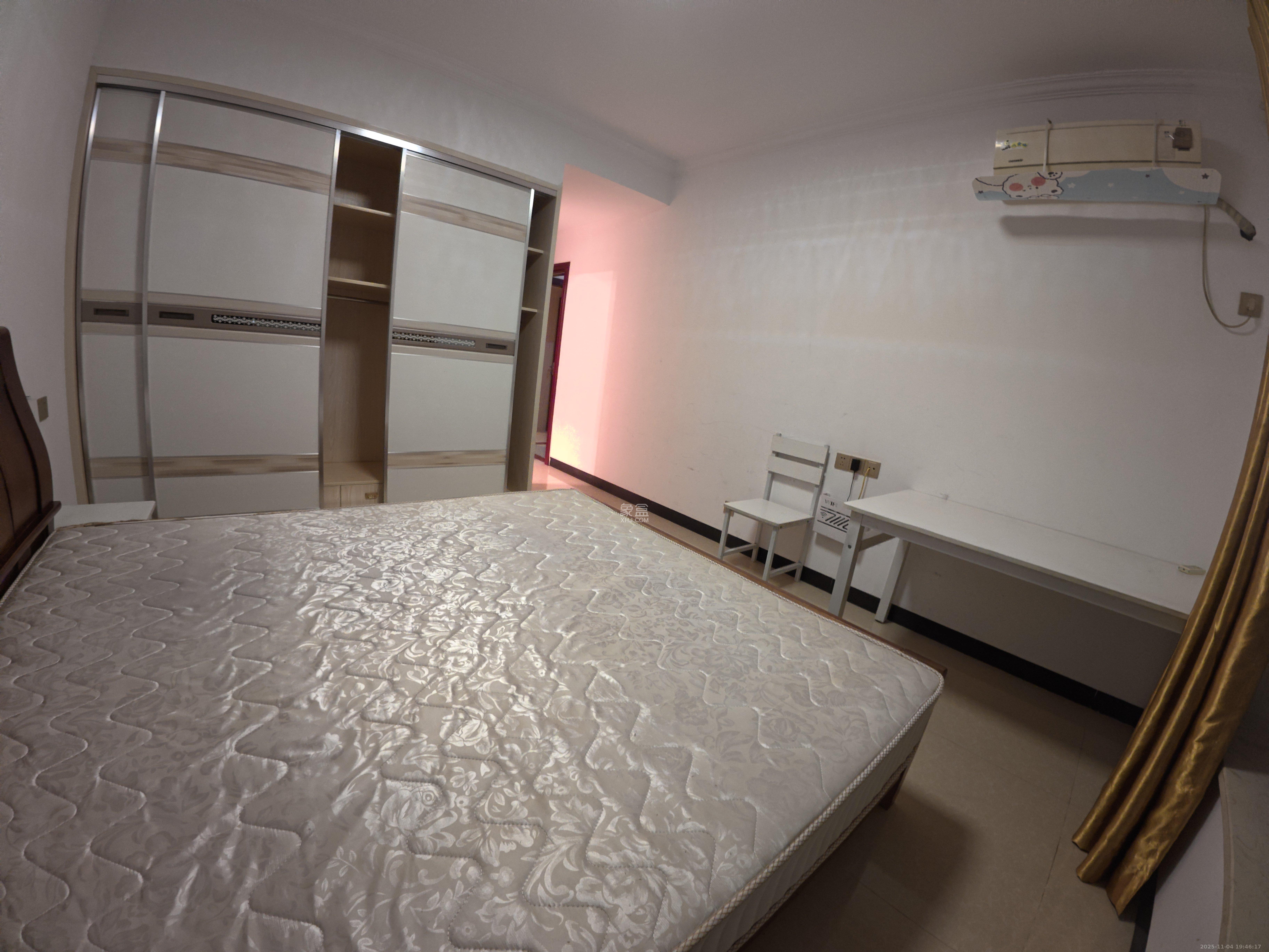 和润园一、二期  3室2厅2卫    2200.0元/月室内图