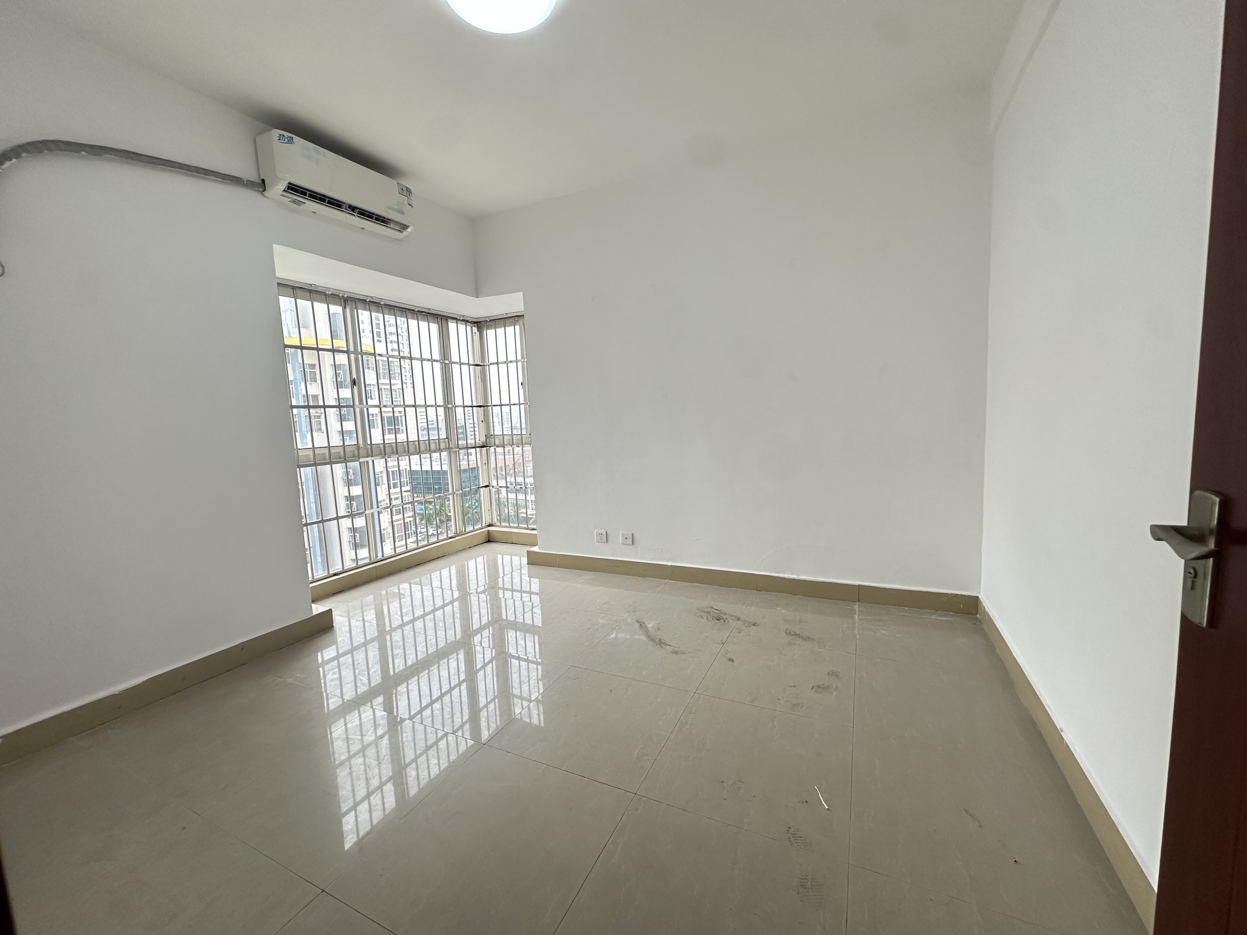 昌茂清华园  2室2厅1卫    99.0万客厅