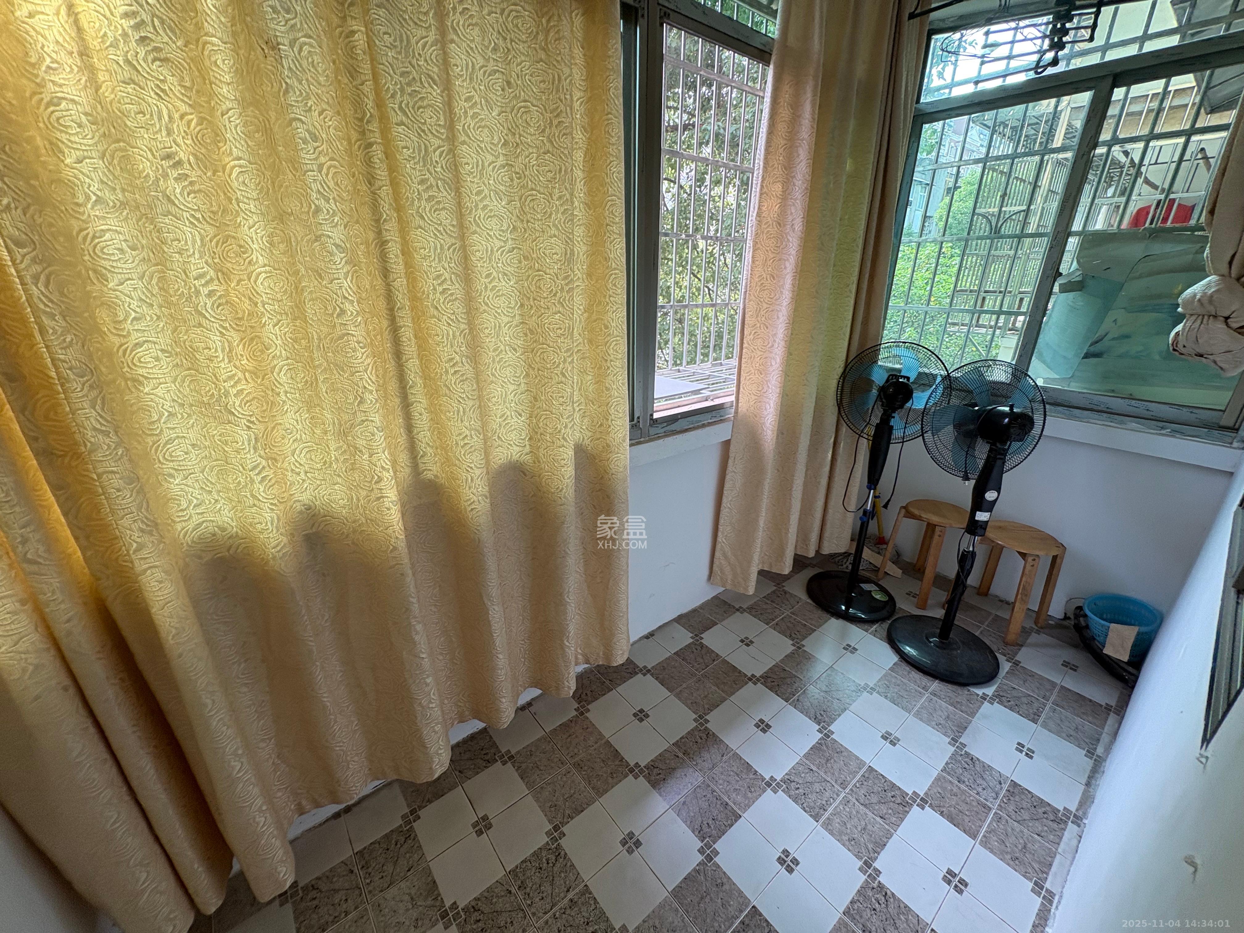 红花坡社区  1室1厅1卫    800.0元/月室内图