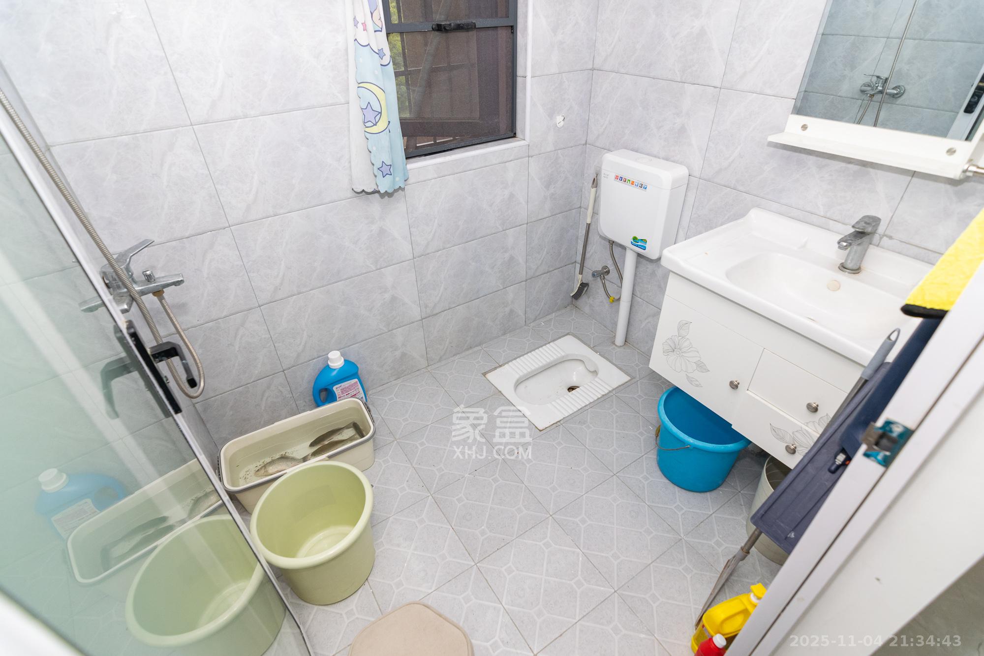 中粮鸿云 3室2厅2卫 69.8万 中粮鸿云 3室2厅2卫 69.8万卫生间