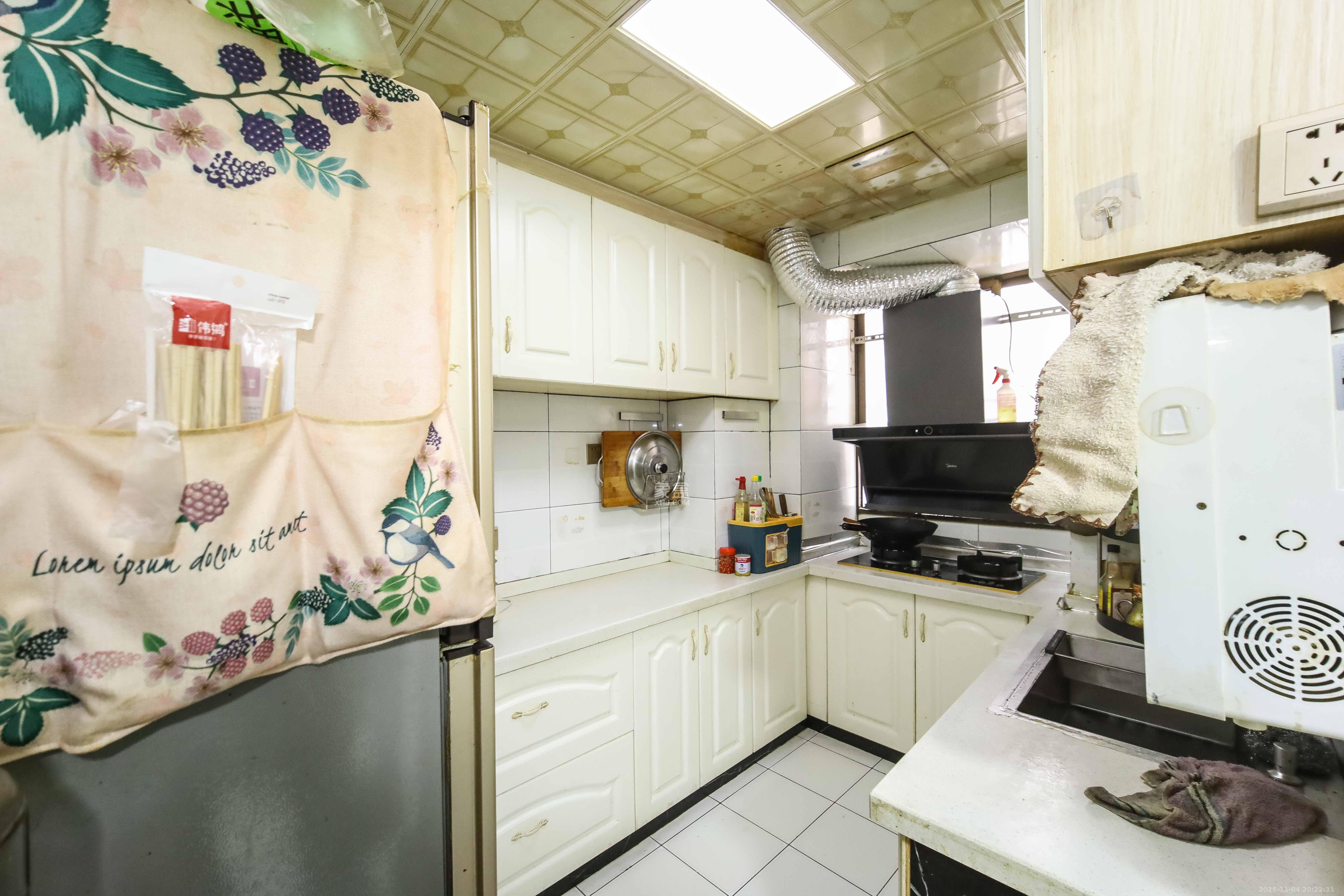 荷花园出租公司宿舍 3室1厅1卫 65.0万 荷花园出租公司宿舍 3室1厅1卫 65.0万厨房