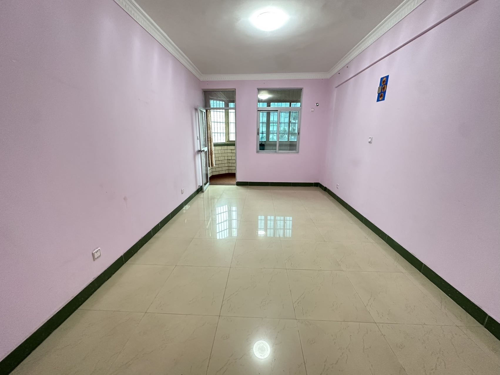 鑫华龙花园  1室0厅0卫    215.0万客厅