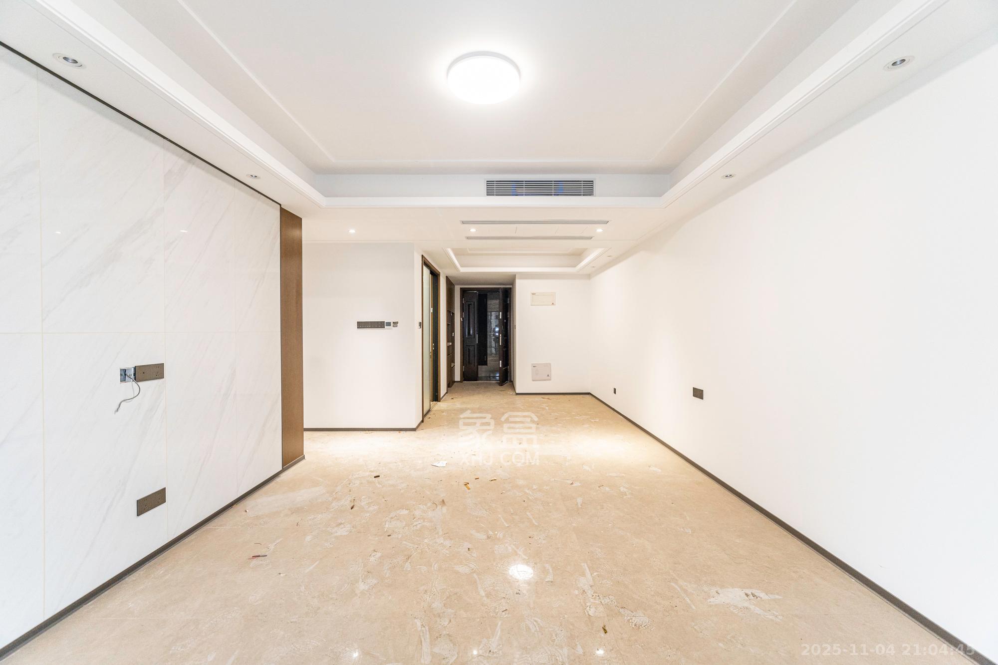 荣盛锦绣学府  3室2厅2卫    110.0万客厅