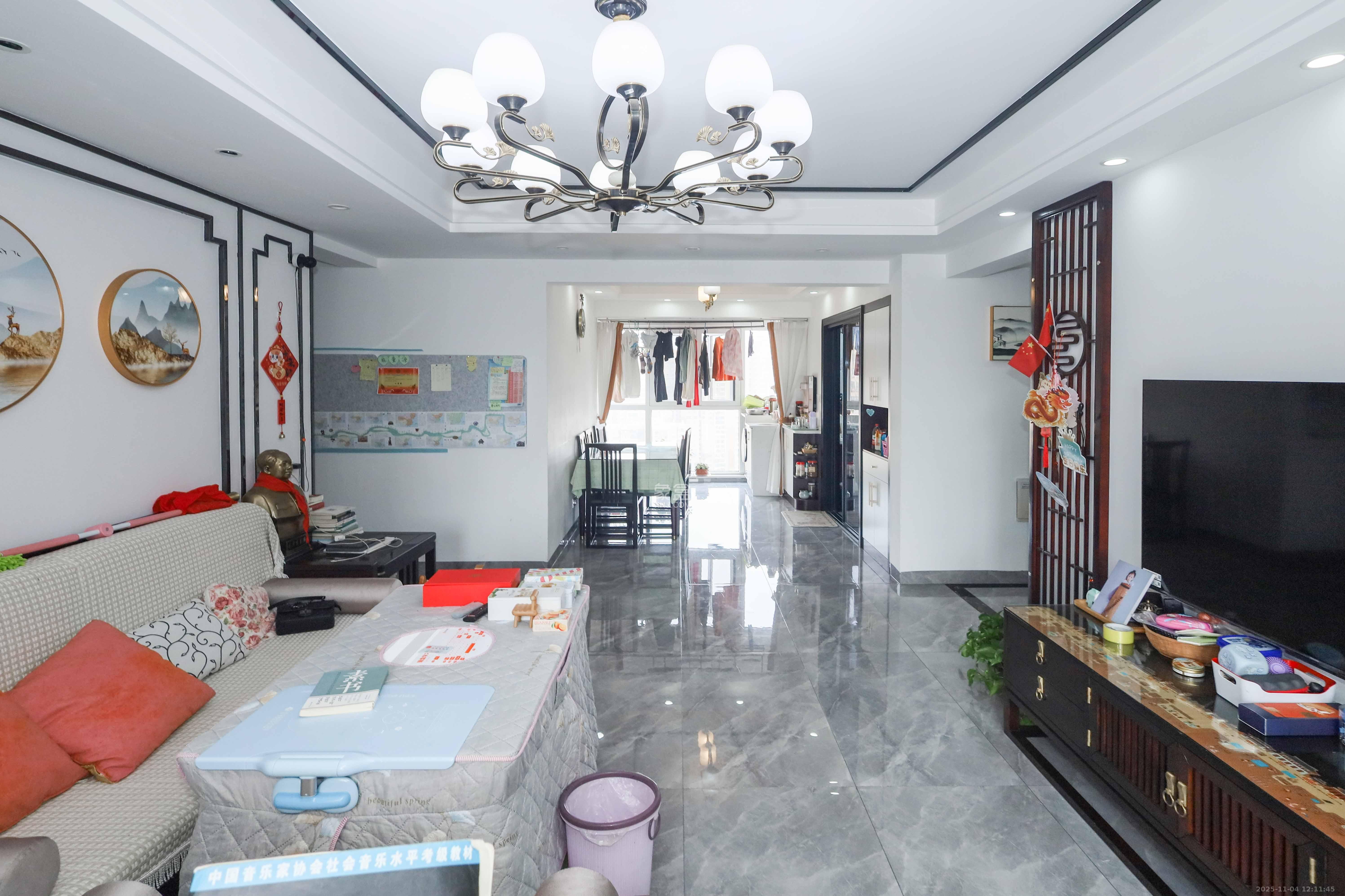 中国铁建梅溪青秀三期  4室2厅2卫    225.0万客厅