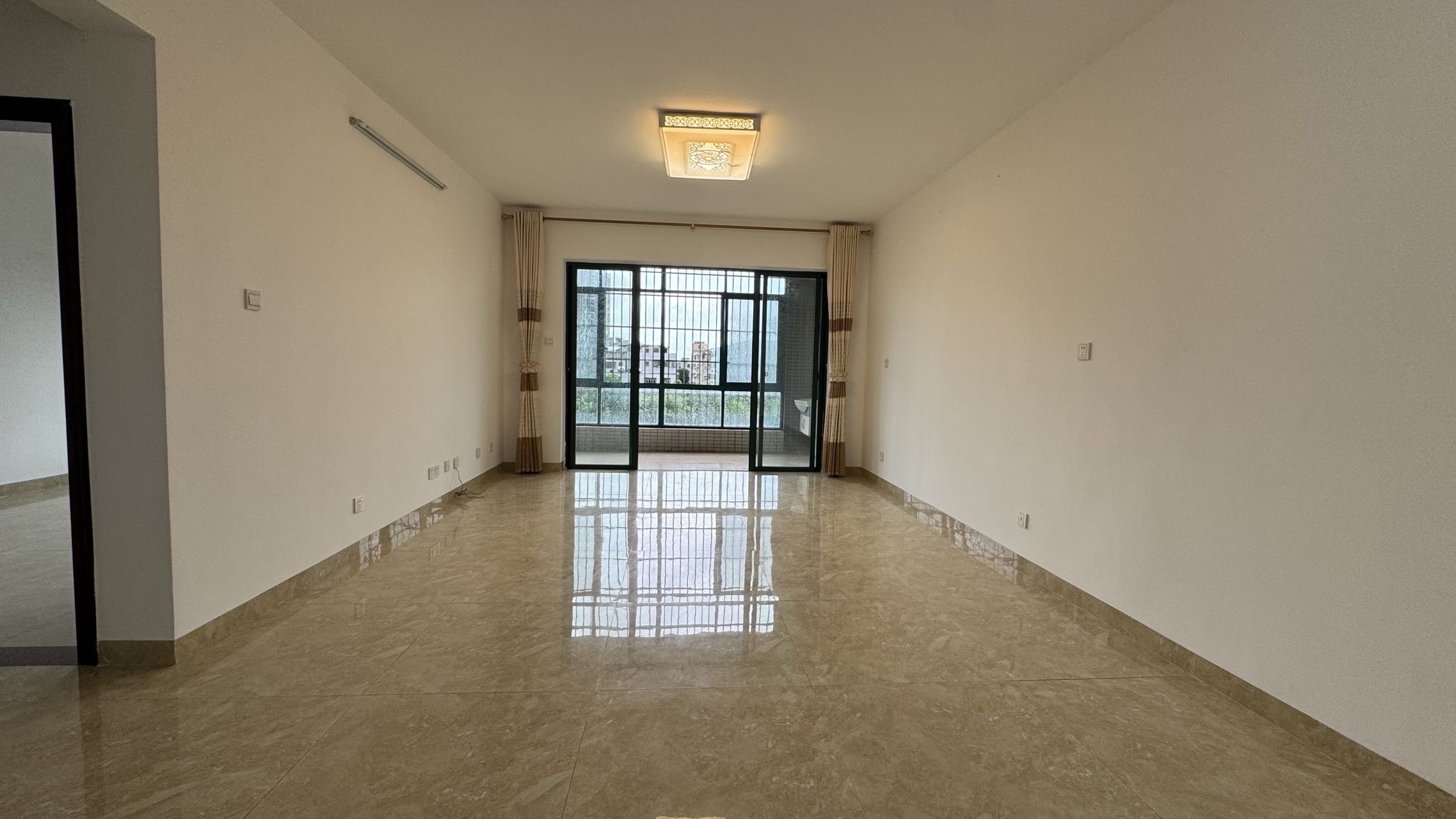 锦江丽都  3室2厅2卫    133.0万