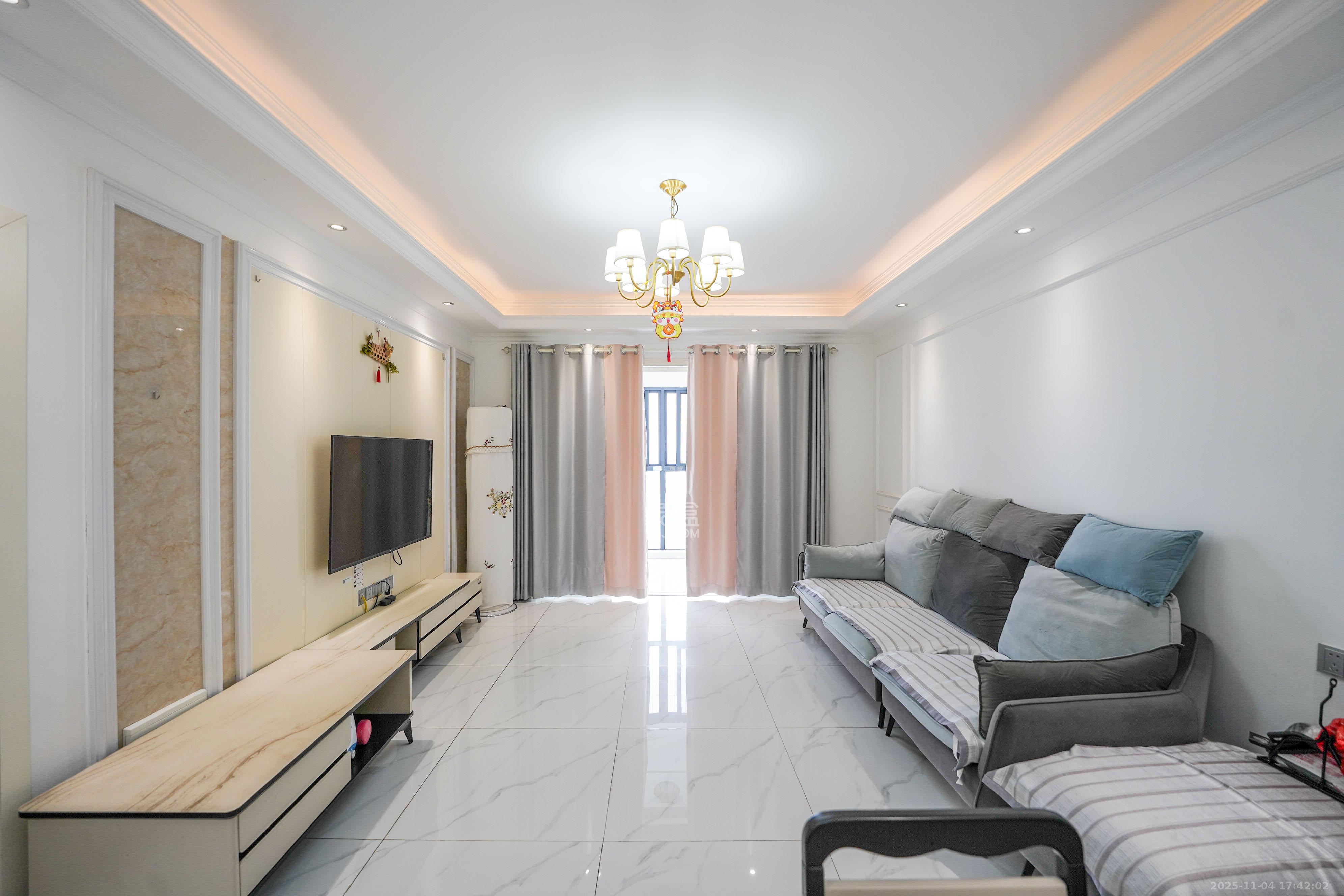 中南国际眼镜城（中伟商业中心）  3室2厅2卫    75.0万