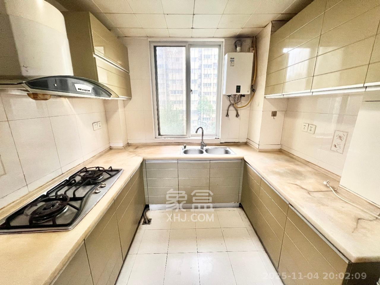 星语林名园  4室2厅2卫    2300.0元/月室内图