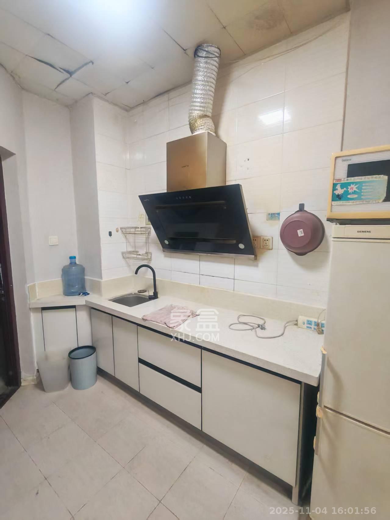 嘉盛华庭（一期、二期、三期）  1室1厅1卫    1280.0元/月室内图