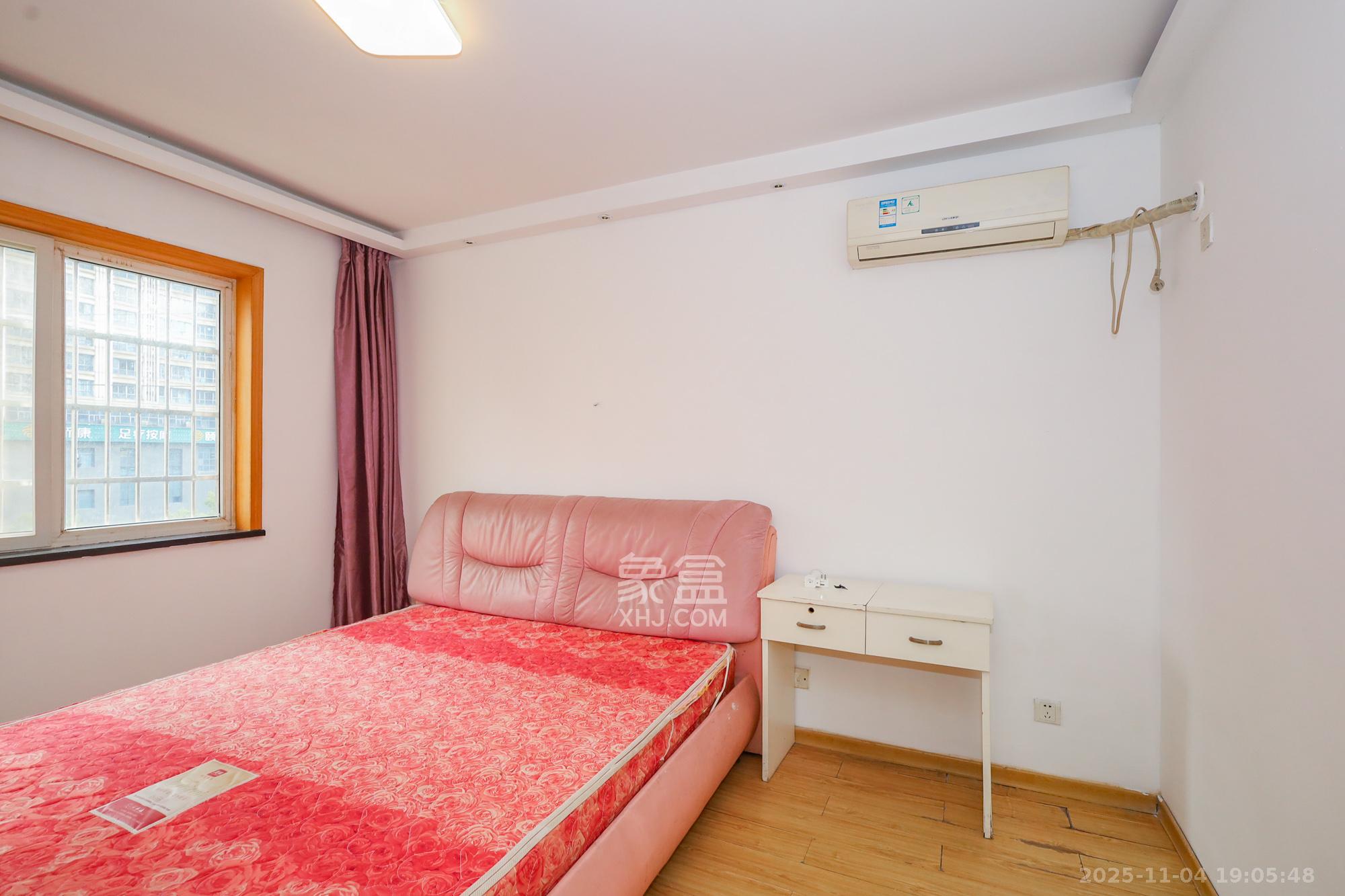 枫林美景  3室2厅1卫    80.0万卧室