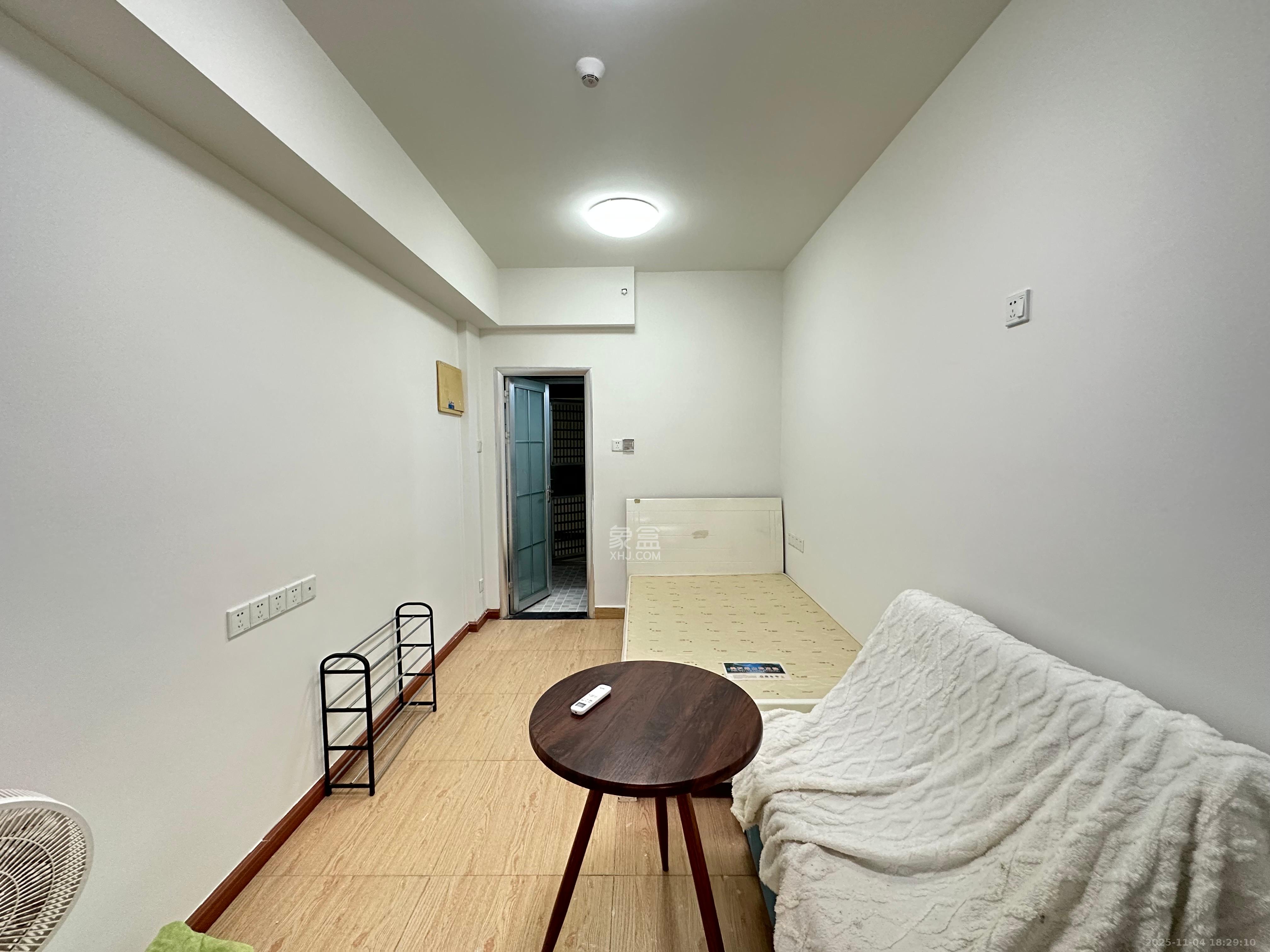 保利麓谷林语I区  1室1厅1卫    1100.0元/月室内图