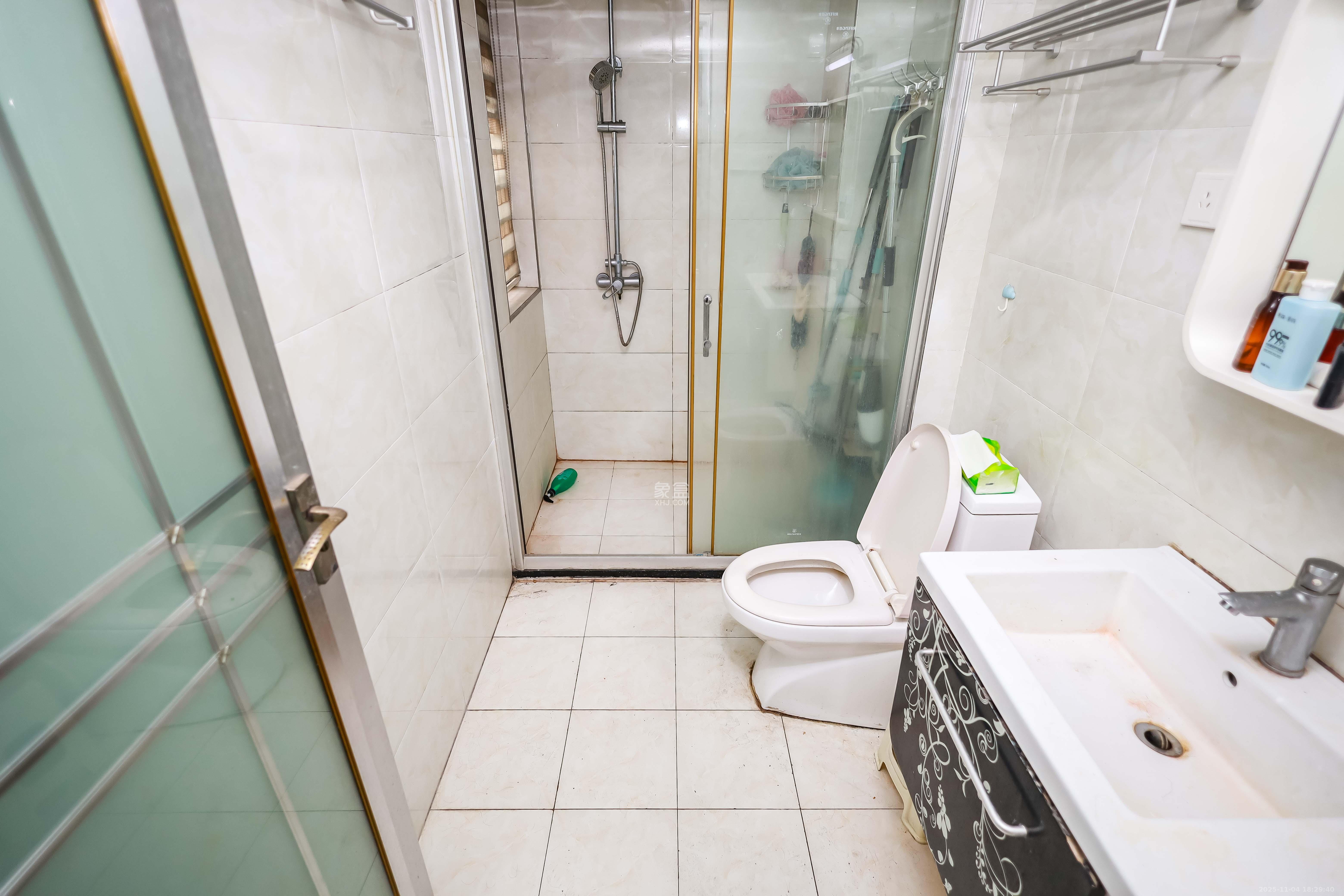 莱茵城 2室2厅1卫 58.0万 莱茵城 2室2厅1卫 58.0万卫生间