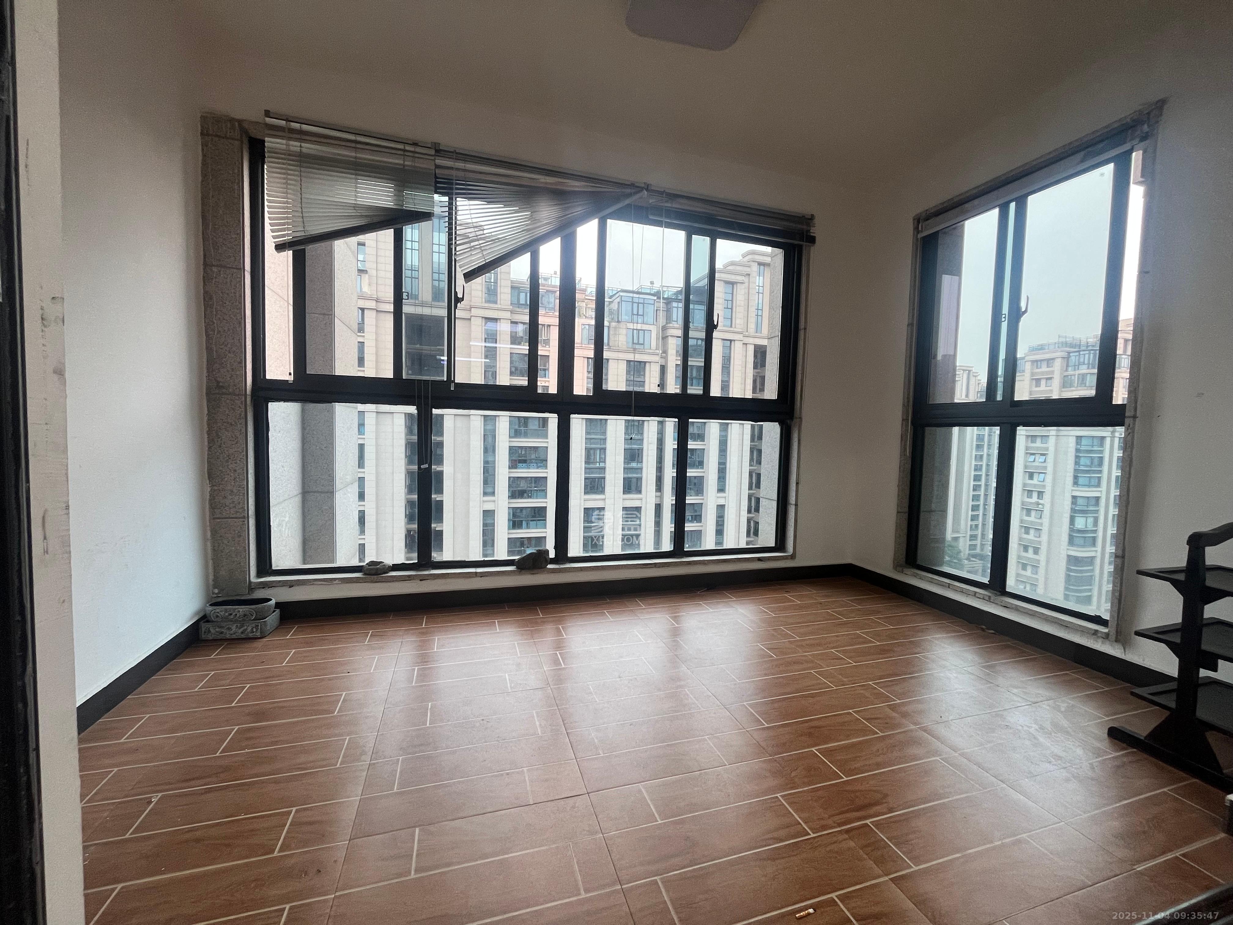 明昇壹城(明昇时代广场)一期 4室2厅2卫 3200.0元/月 明昇壹城(明昇时代广场)一期 4室2厅2卫 3200.0元/月室内图