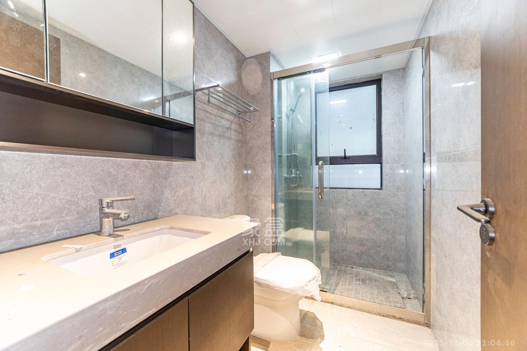 荣盛锦绣学府  3室2厅2卫    110.0万卫生间