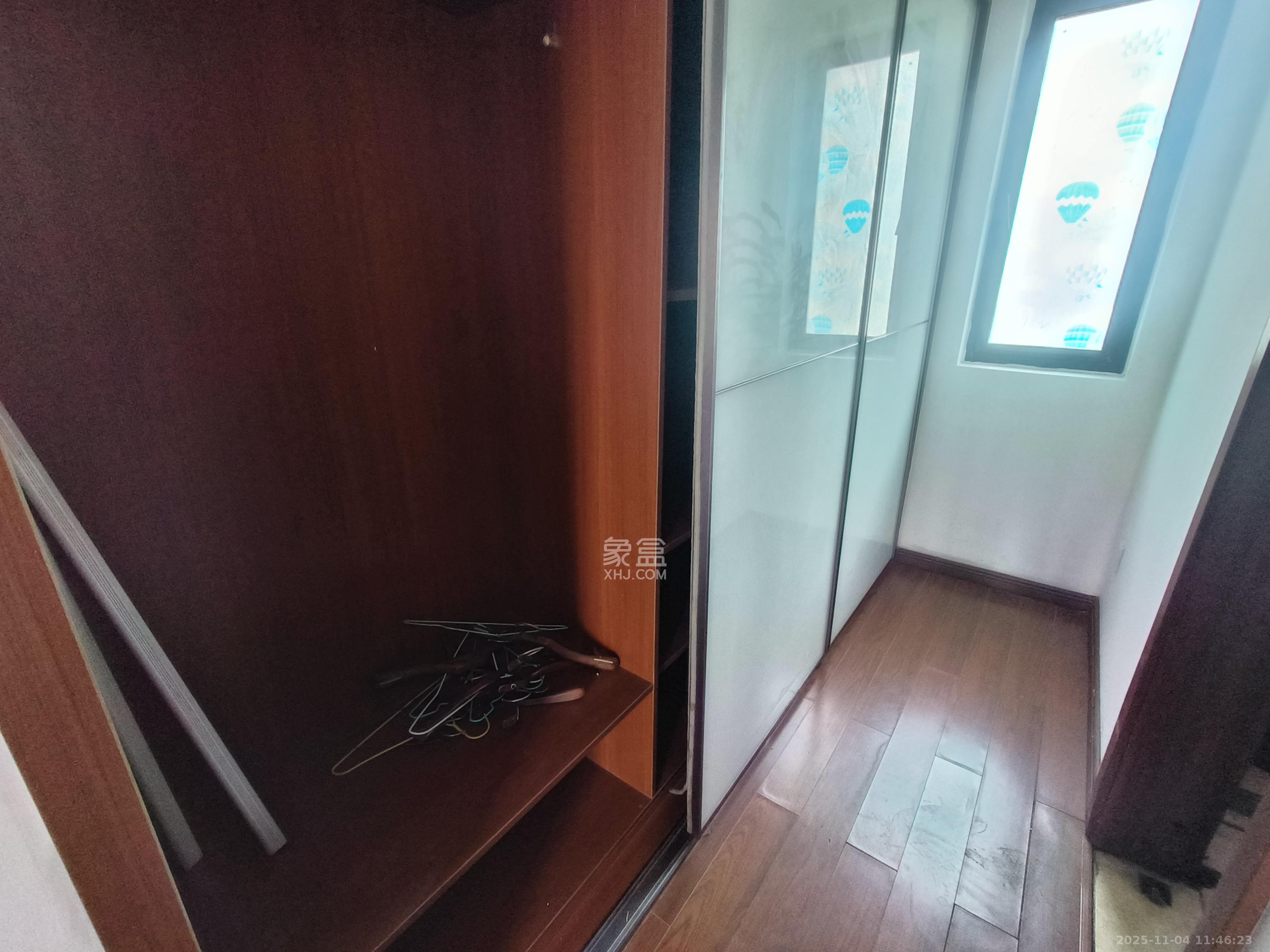 万科城  3室2厅1卫    2200.0元/月室内图