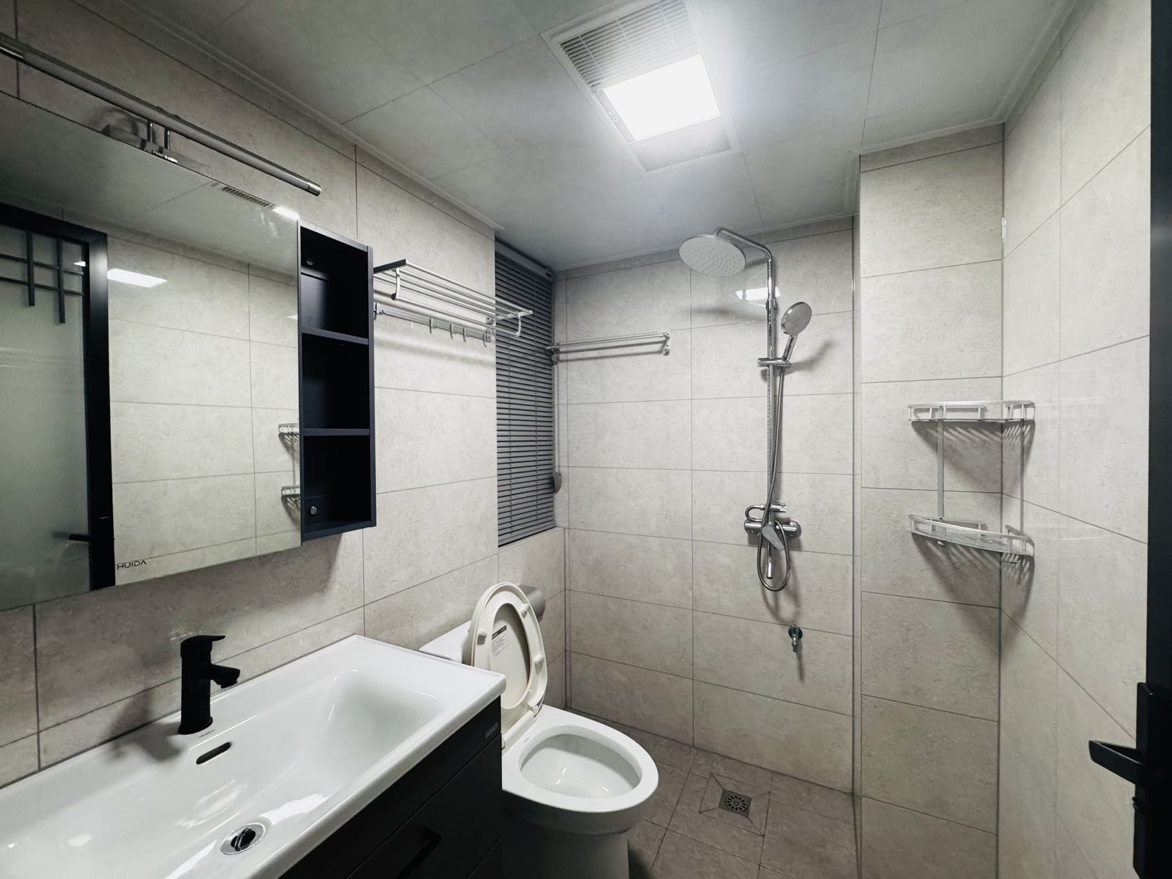 领御一方中心  3室2厅2卫    2200.0元/月室内图