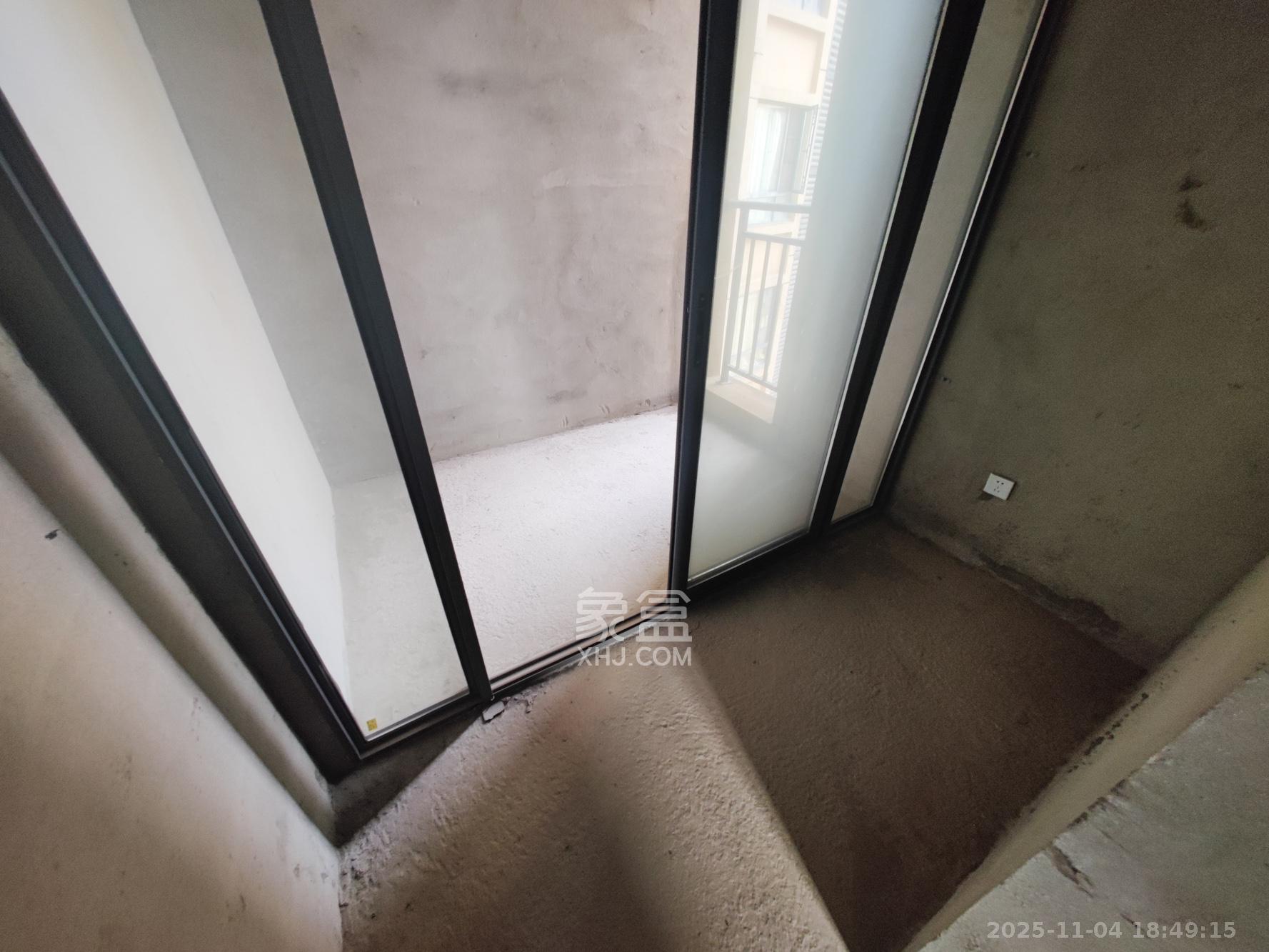 西湖鸿运佳苑 3室2厅2卫 75.0万 西湖鸿运佳苑 3室2厅2卫 75.0万卧室